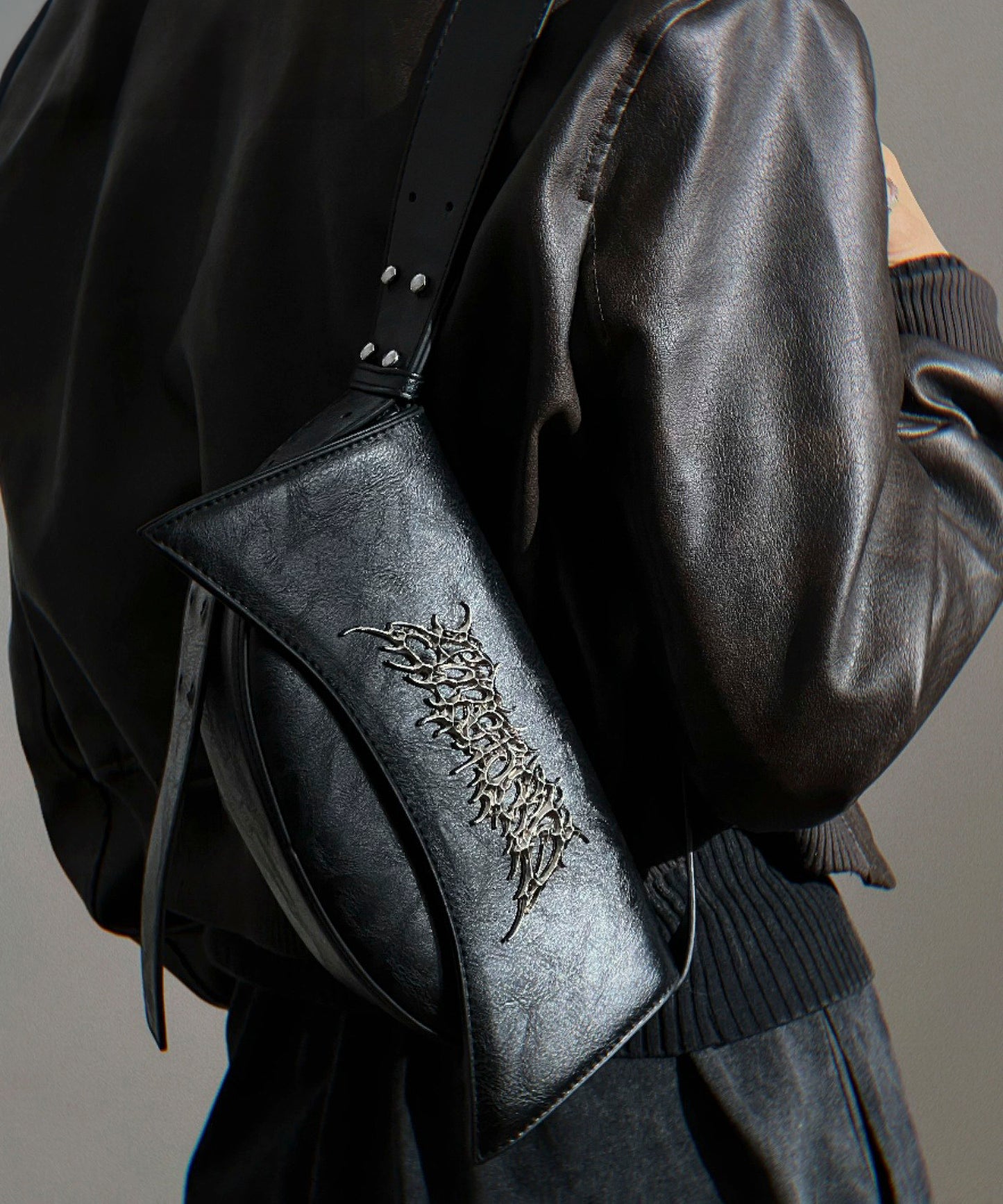Metal logo shoulder bag