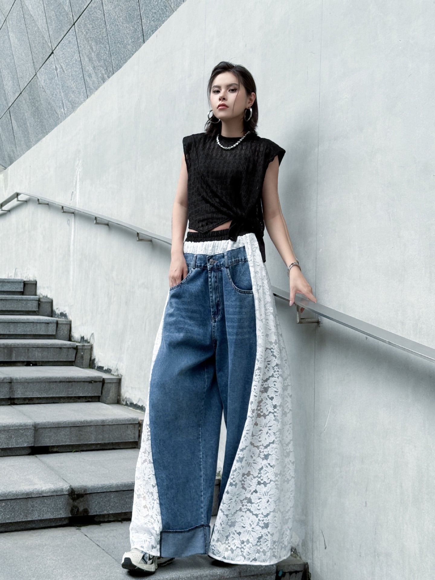 Lace-docking denim pants