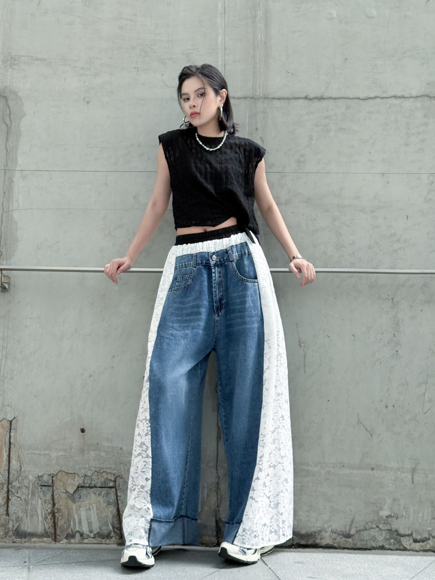 Lace-docking denim pants