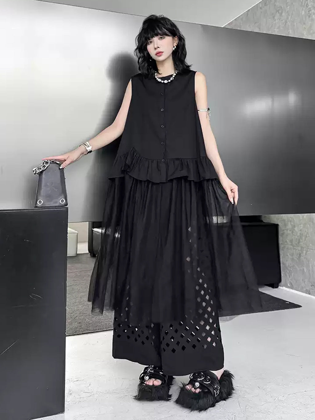 Punched wide pants