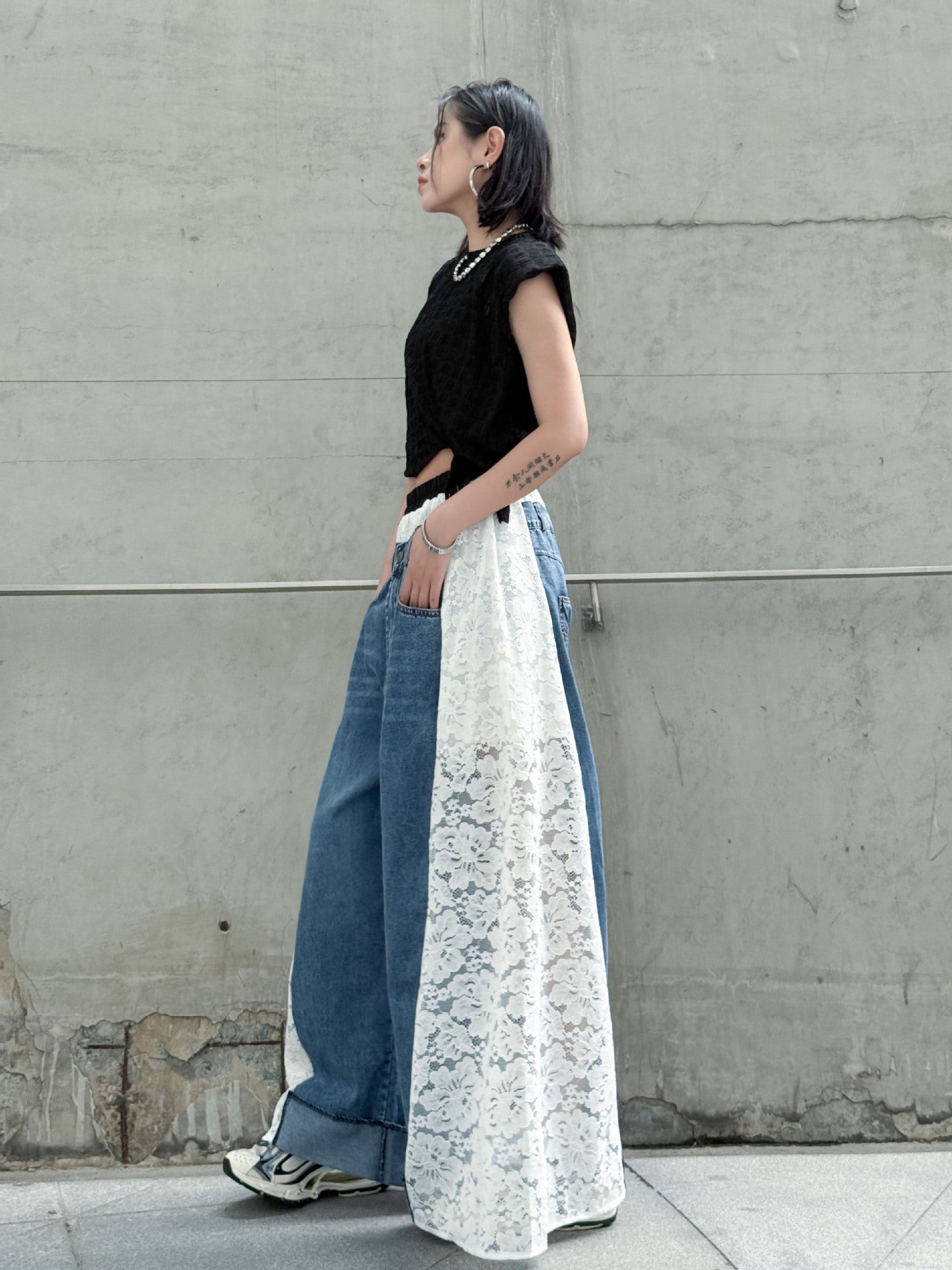 Lace-docking denim pants