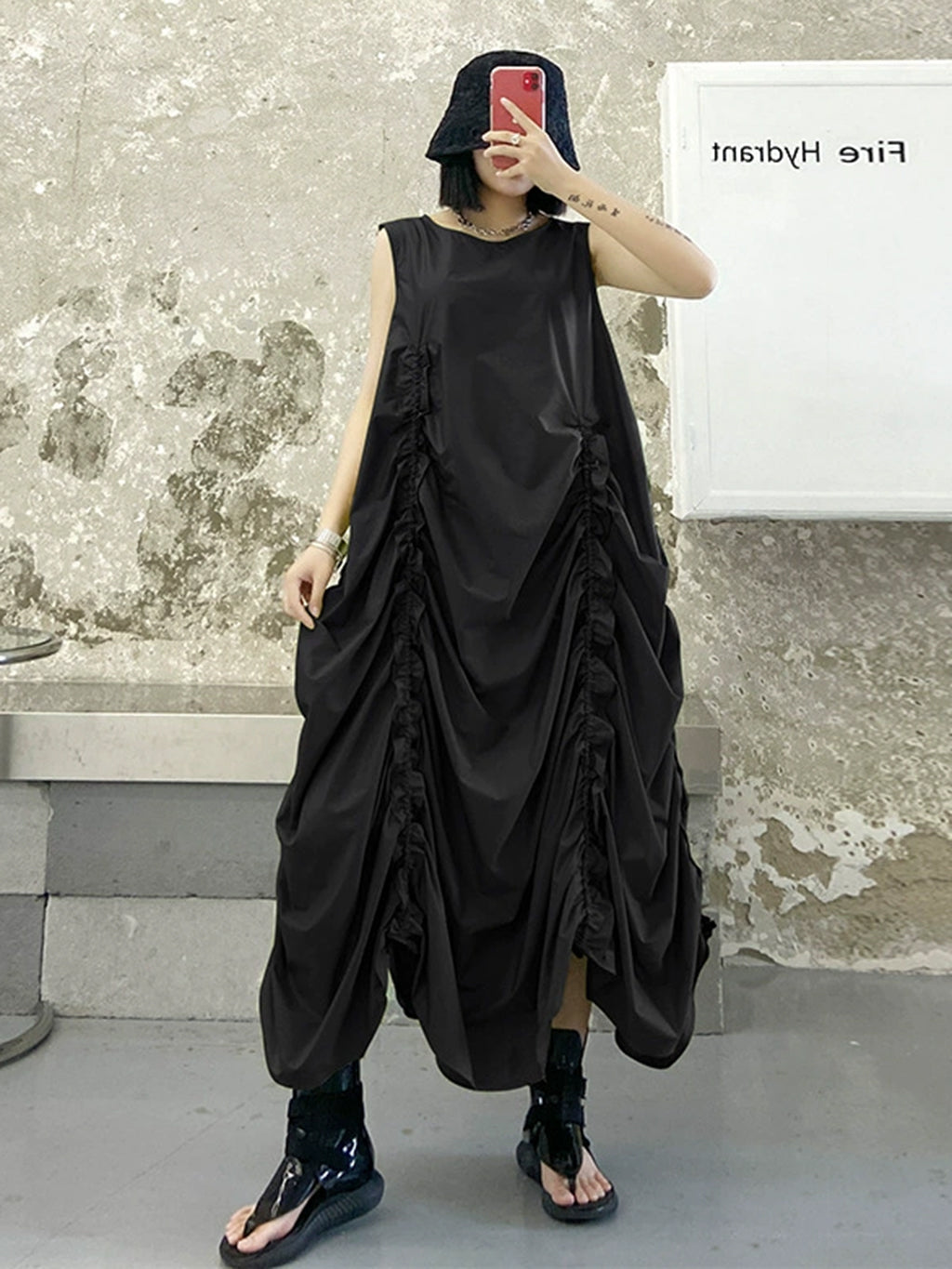 Gathered volume sleeveless dress