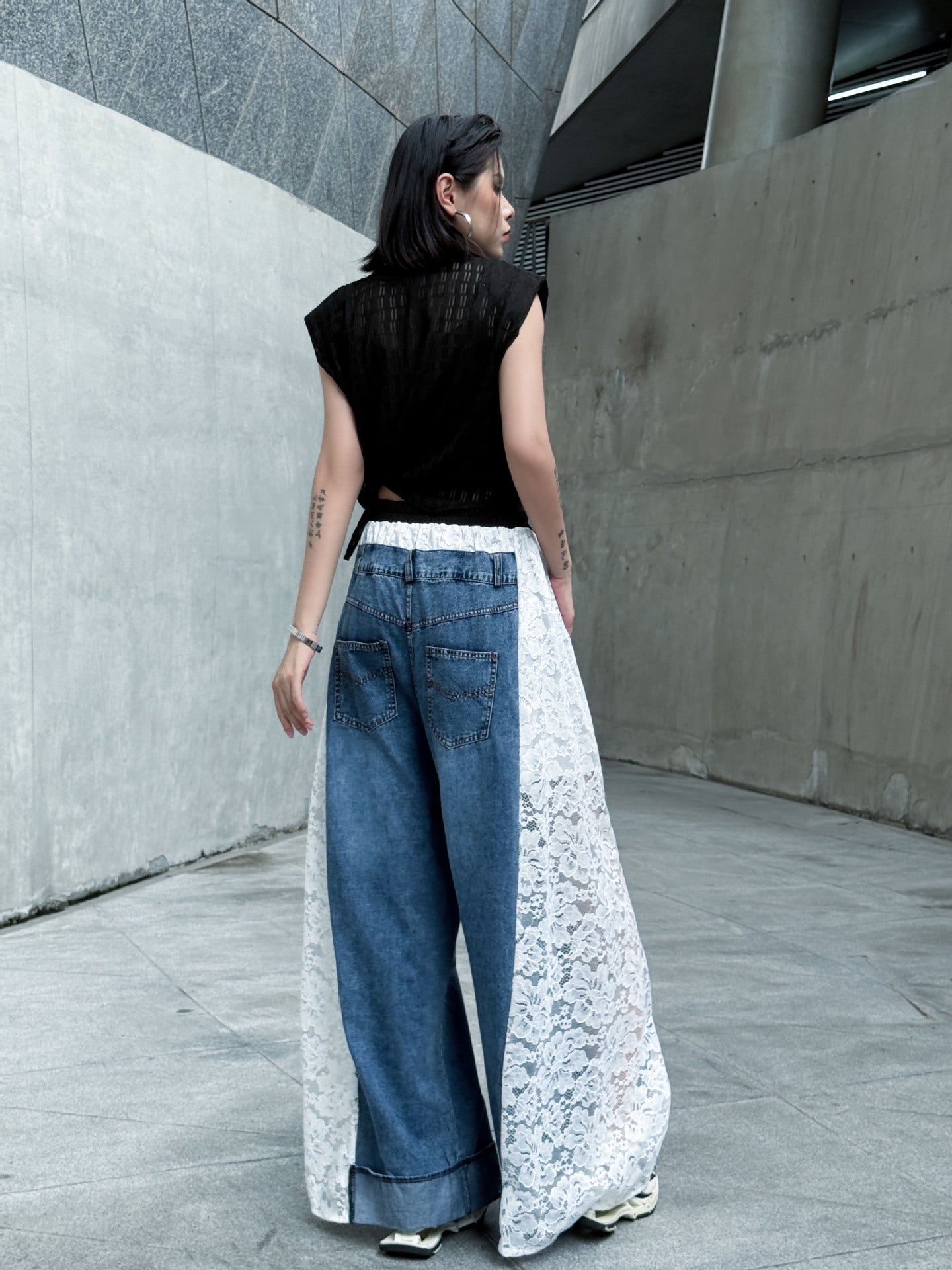 Lace-docking denim pants