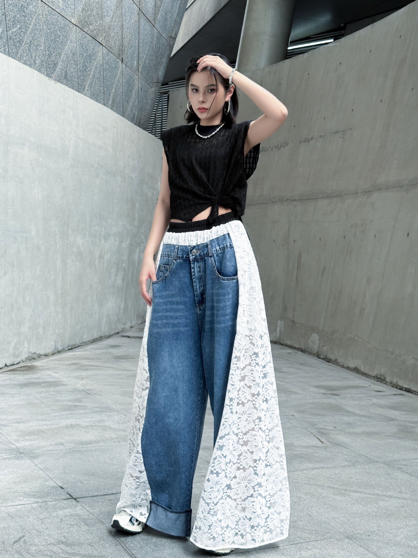 Lace-docking denim pants