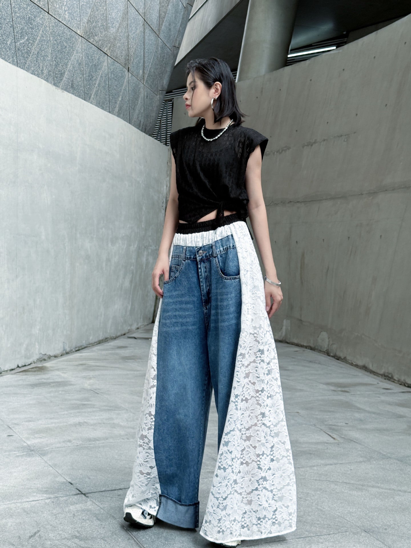 Lace-docking denim pants