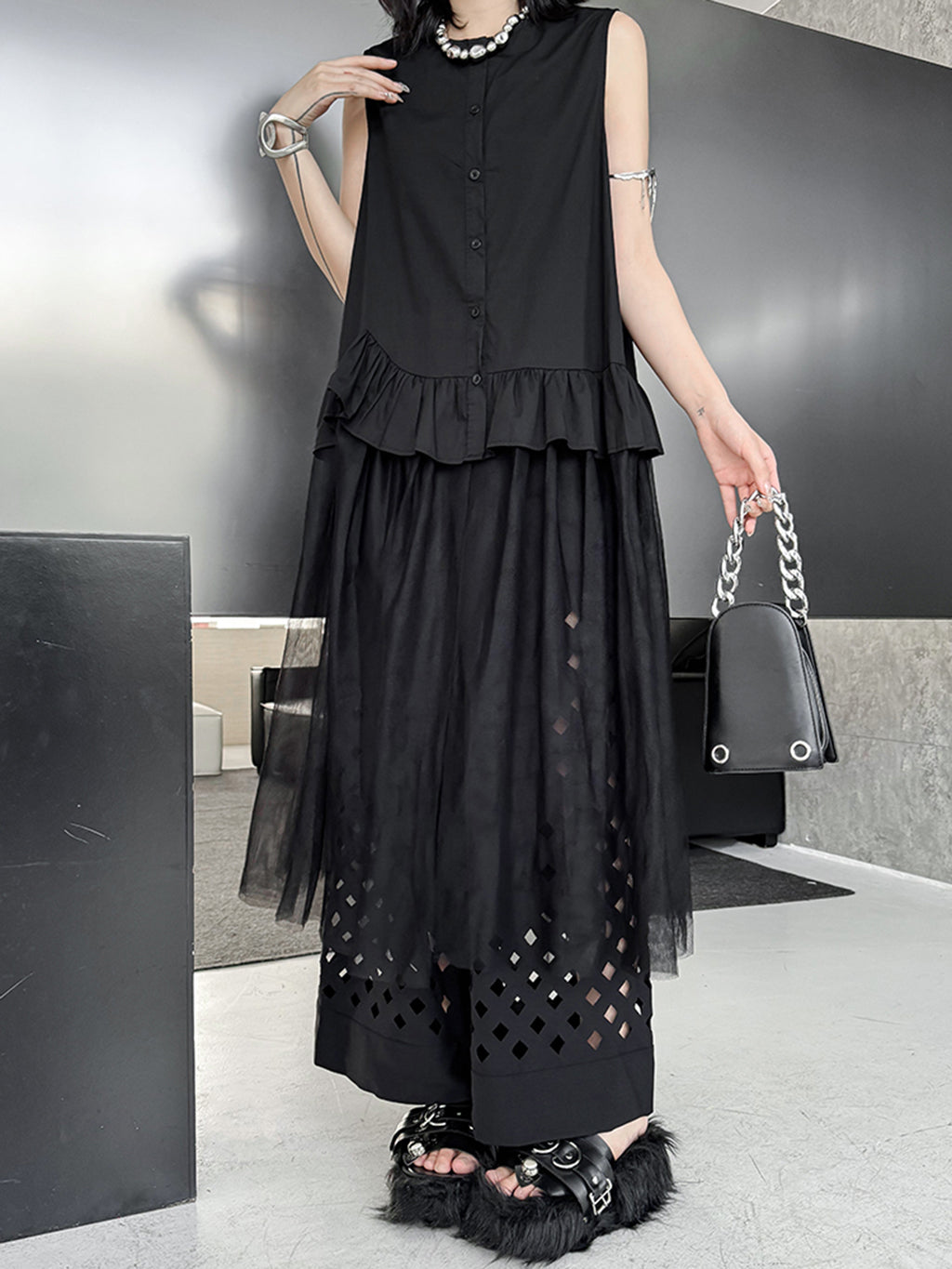 Punched wide pants