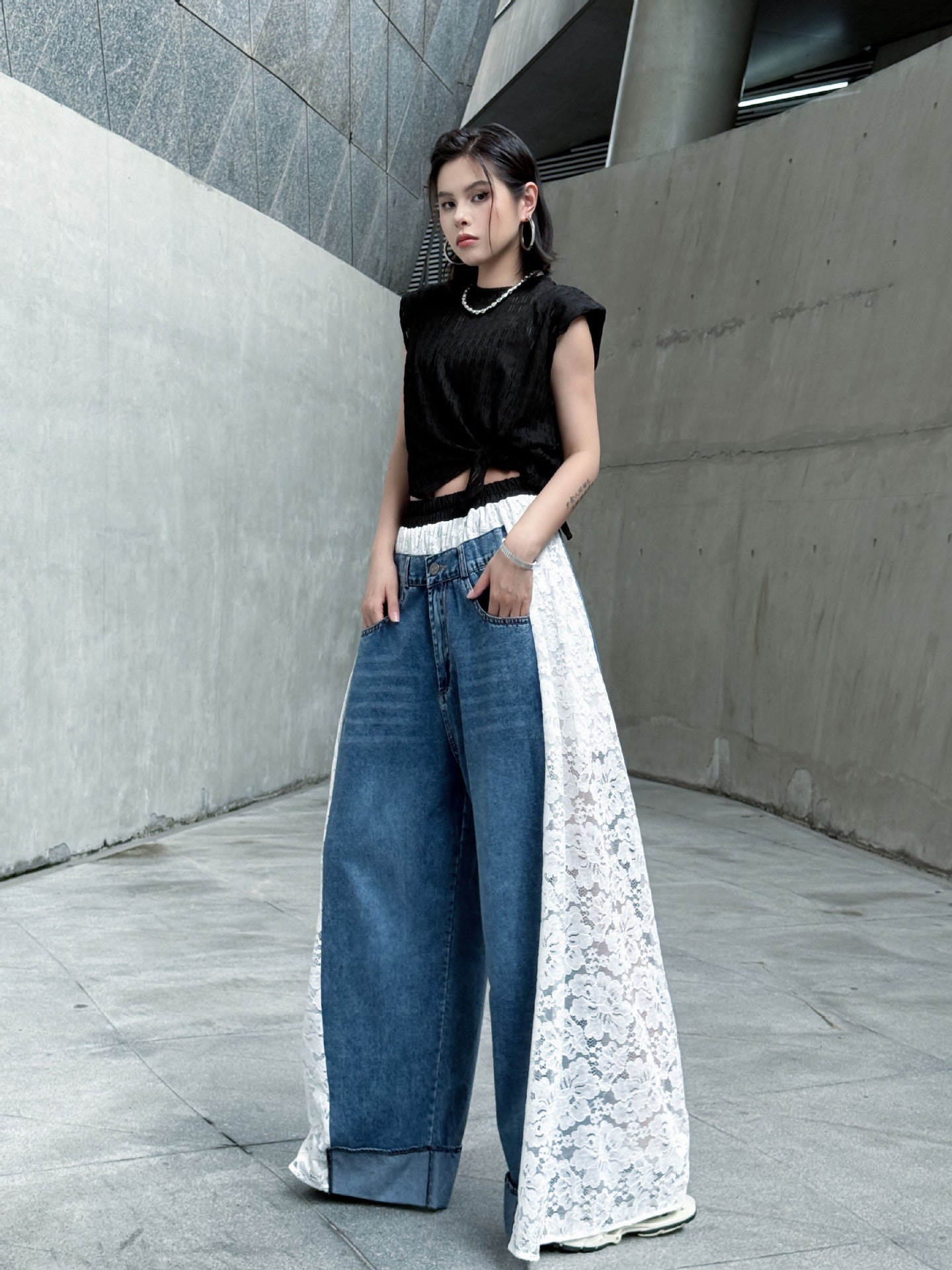 Lace-docking denim pants