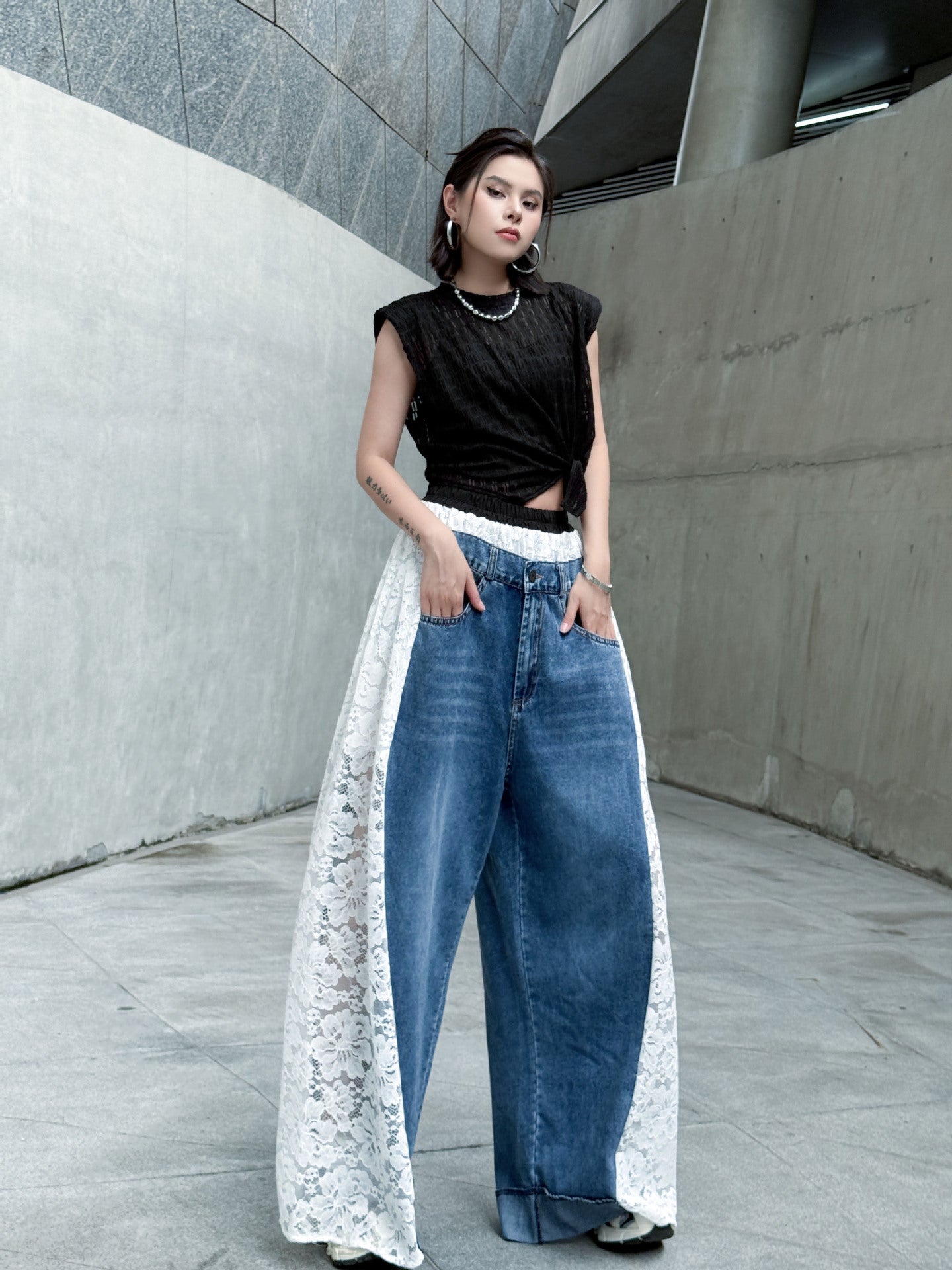 Lace-docking denim pants