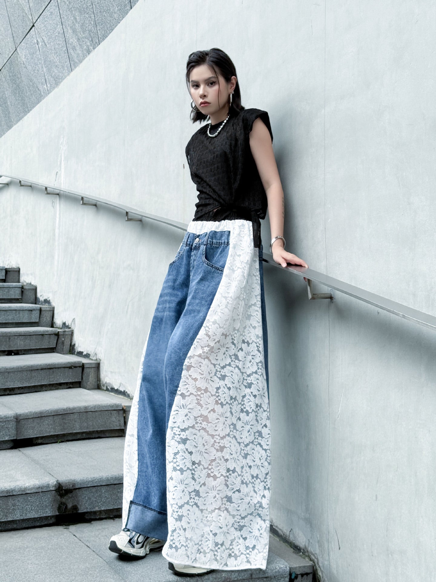 Lace-docking denim pants