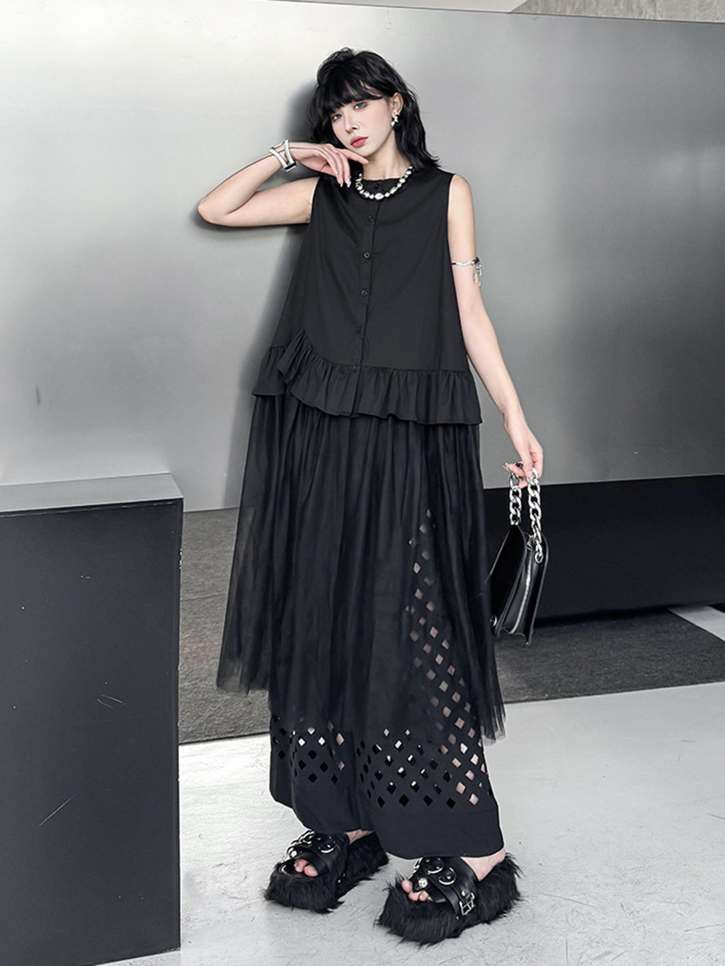 Punched wide pants