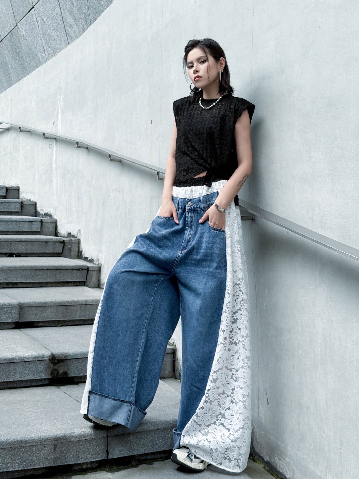 Lace-docking denim pants