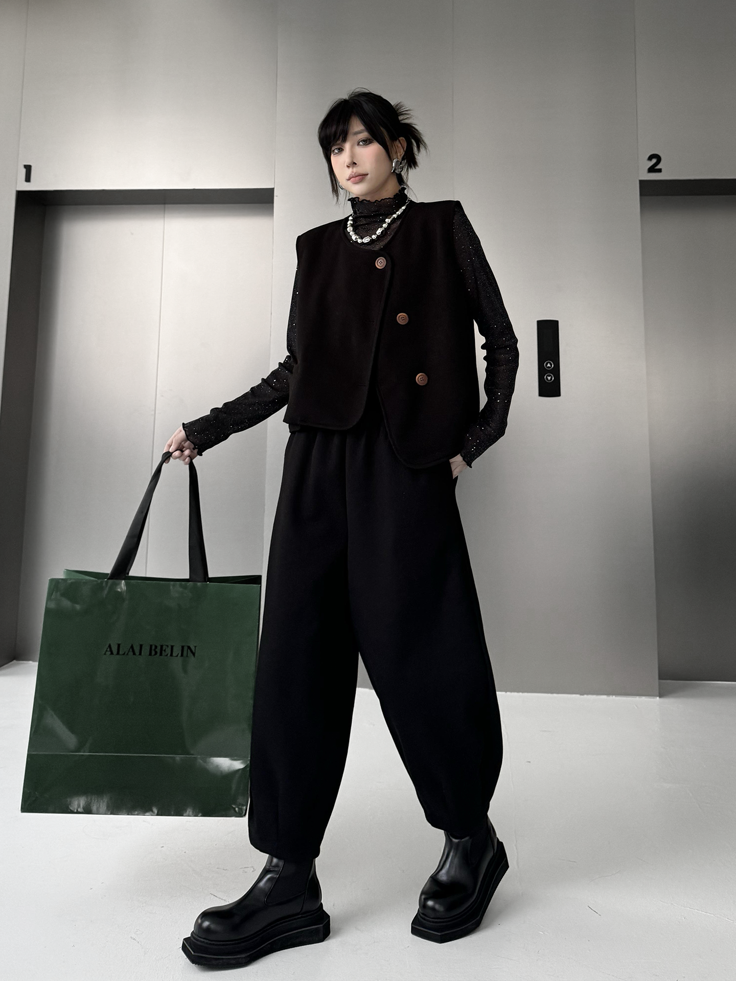 ウッドボタンベスト&テーパードパンツ
