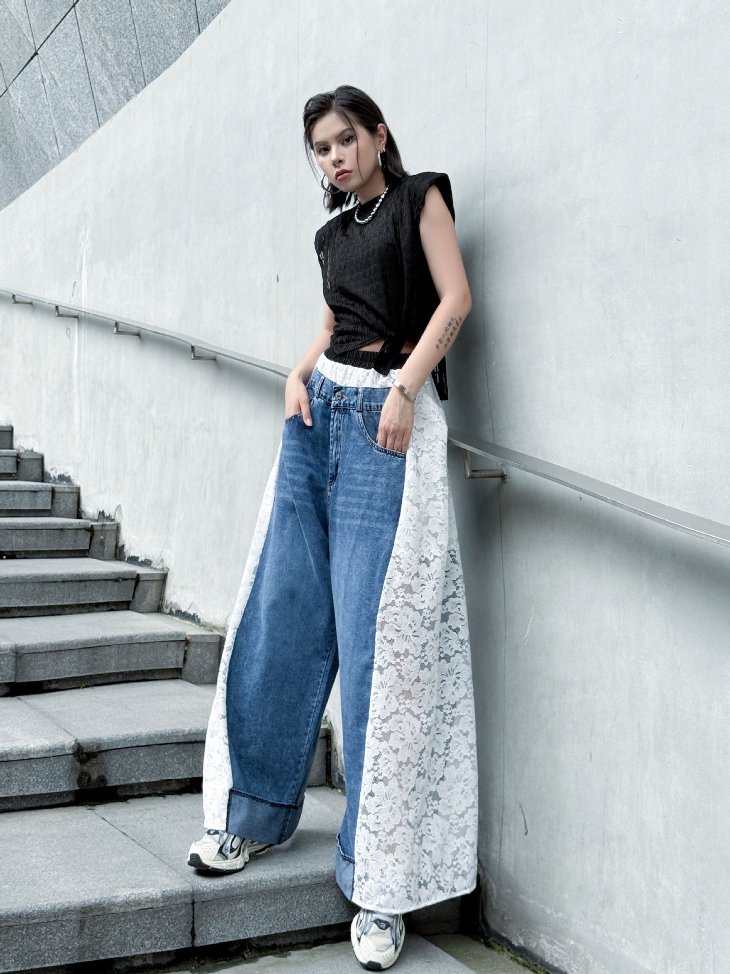 Lace-docking denim pants