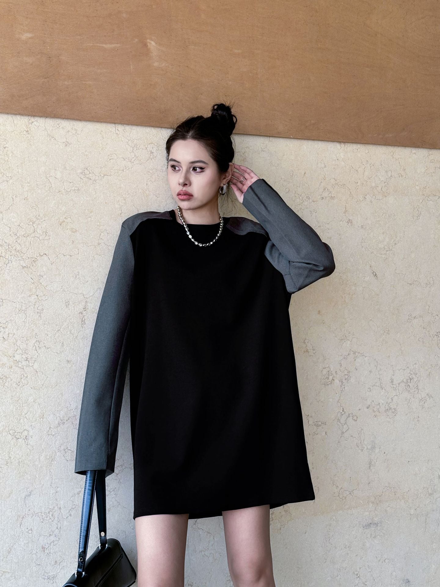 Contrast color stitched top