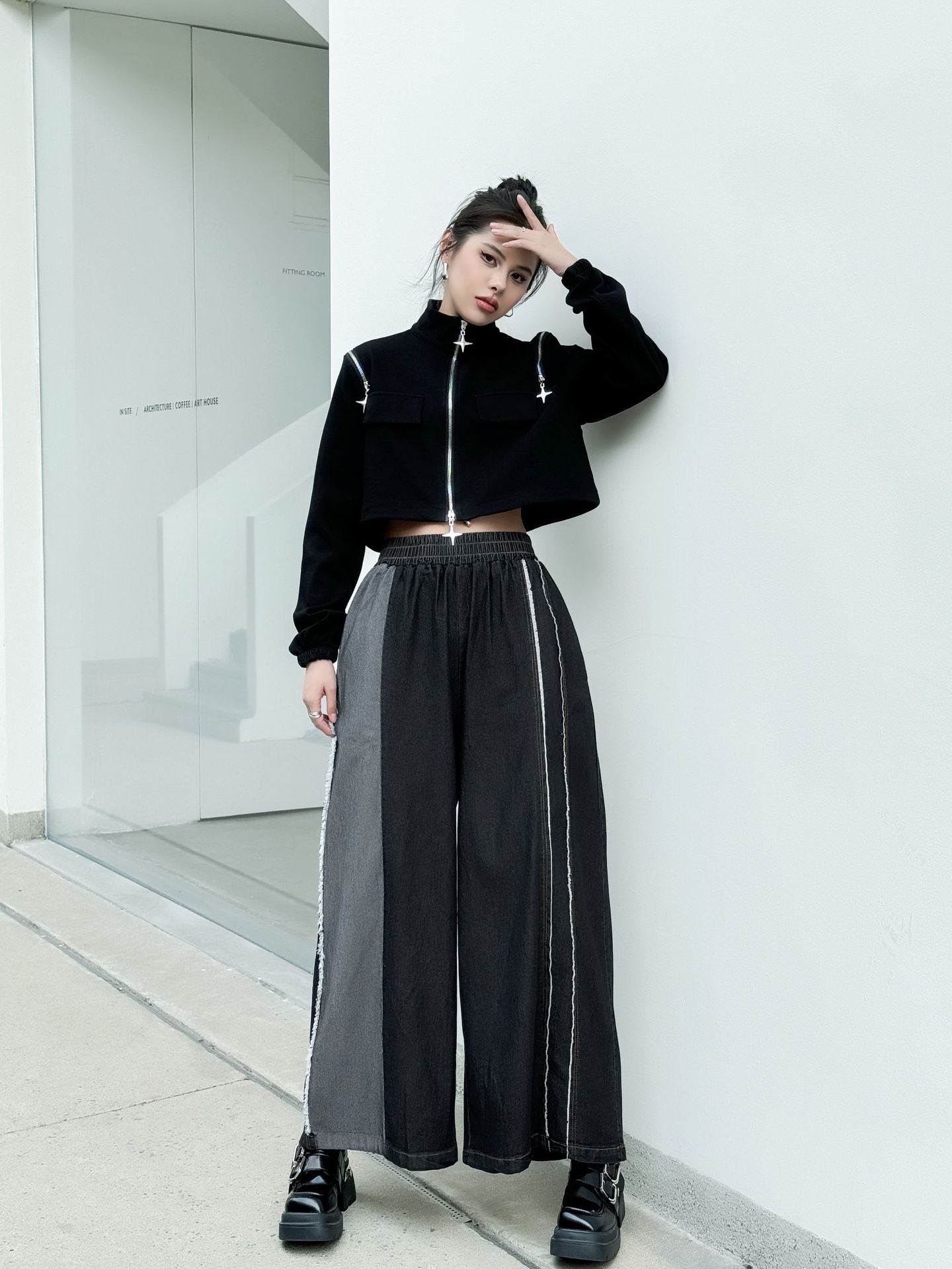 Contrast color straight denim