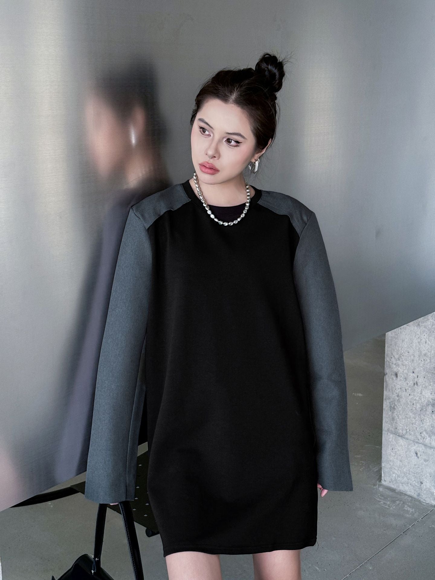 Contrast color stitched top