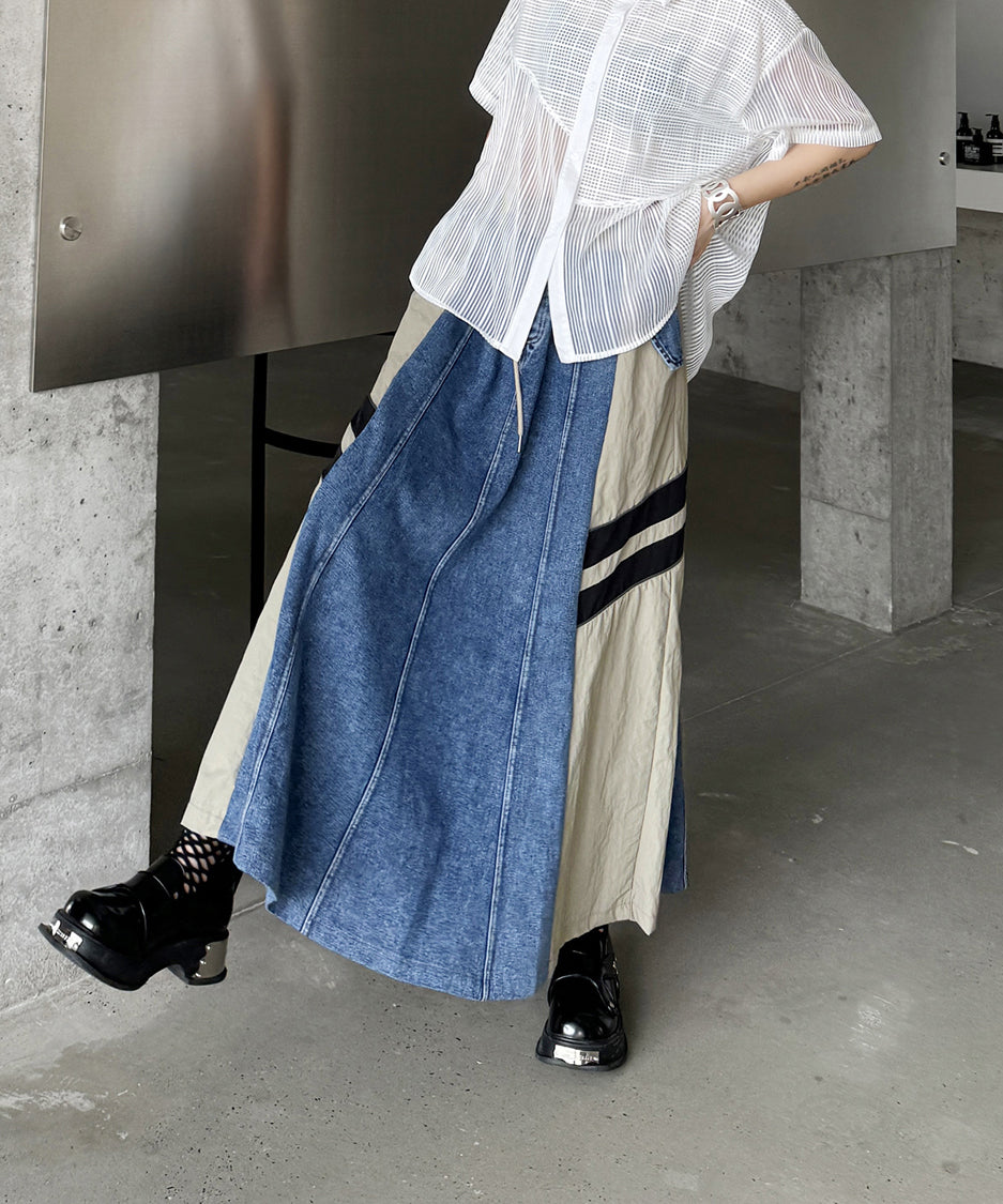 Side Switch Flare Denim Skirt