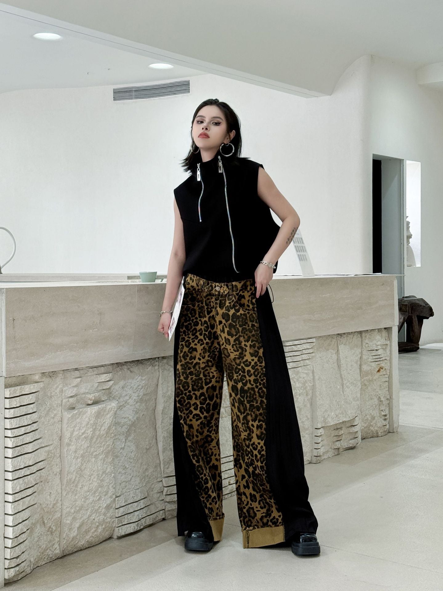 Side pleated leopard print pants