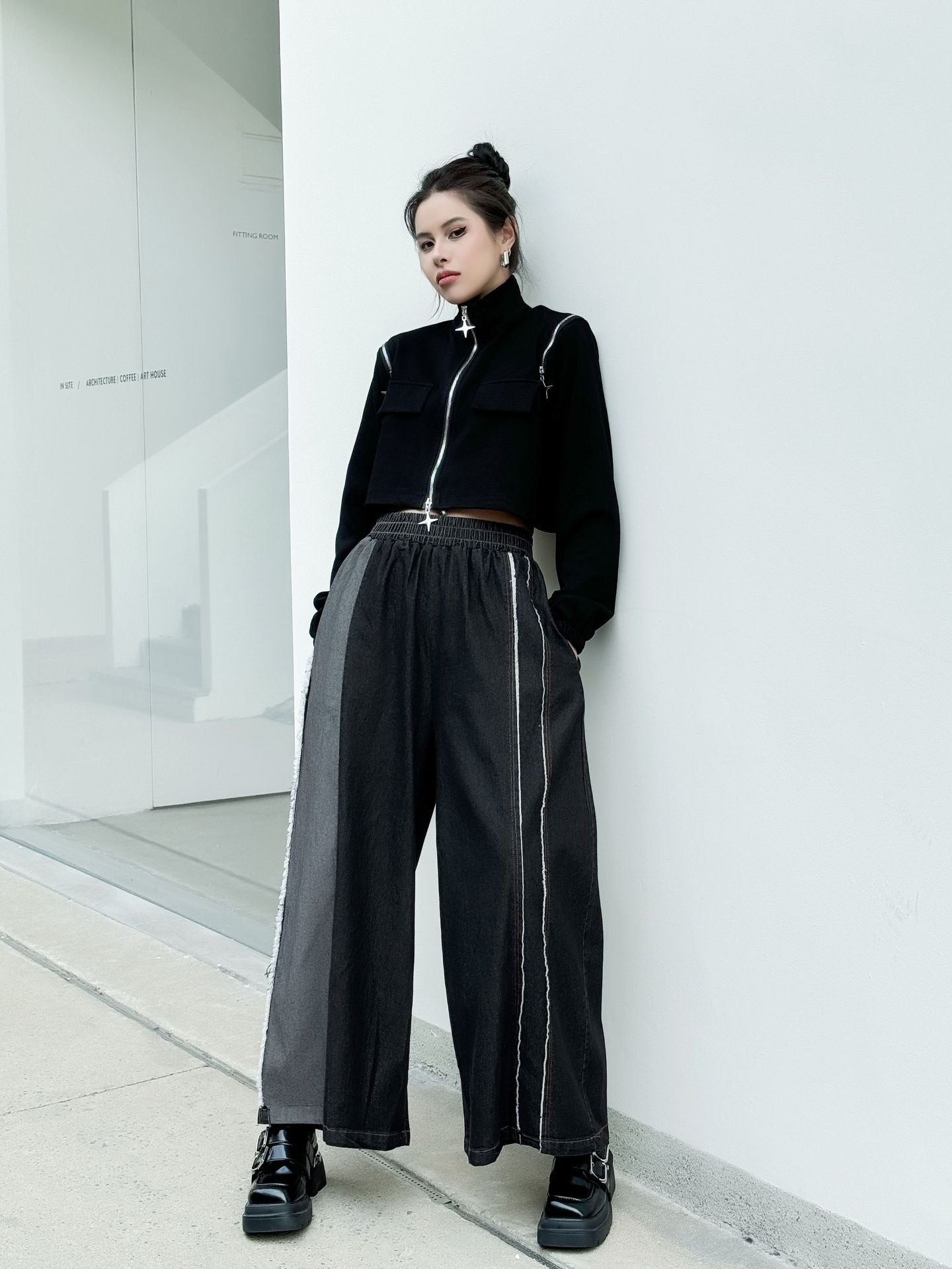 Contrast color straight denim