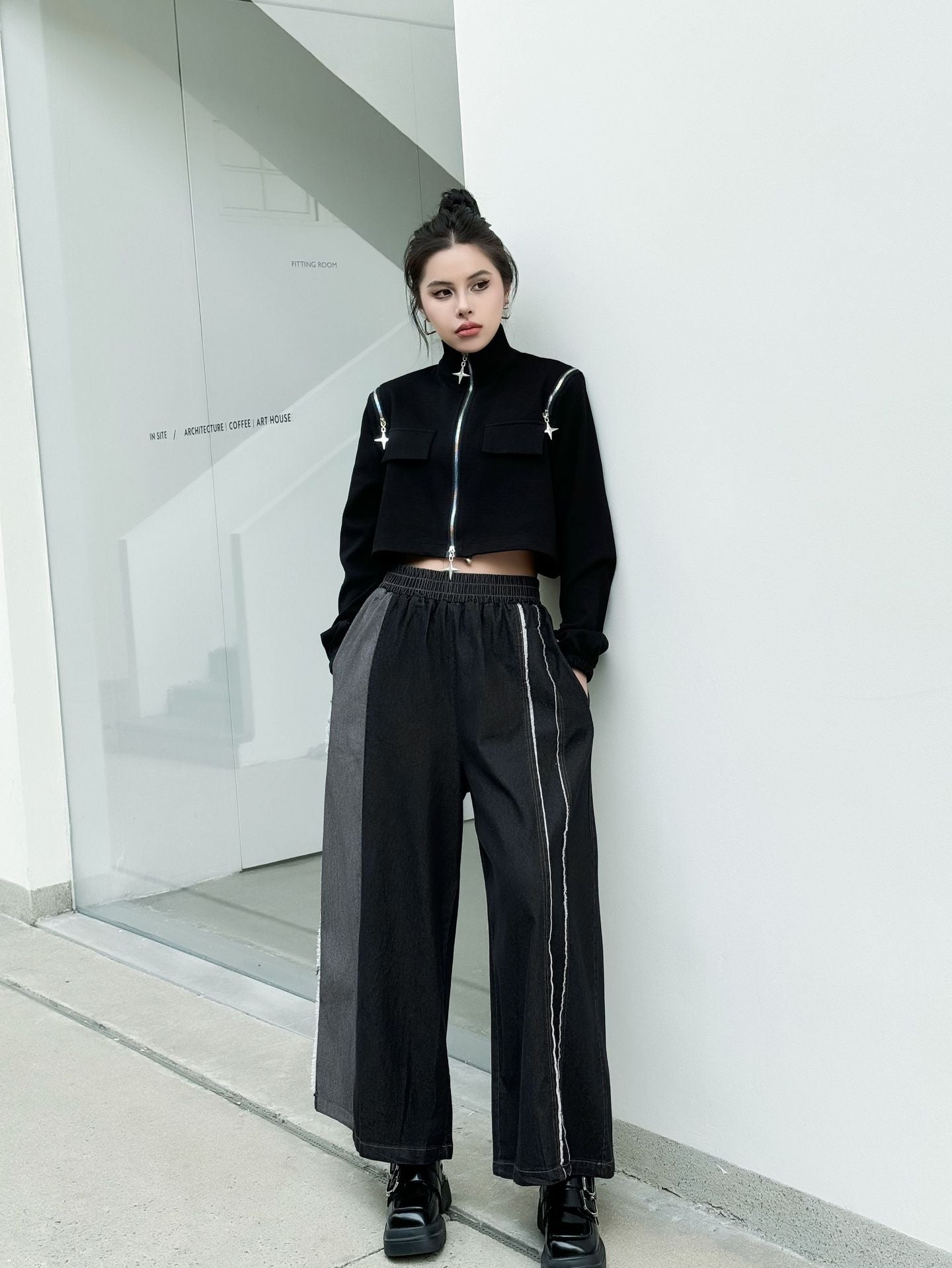 Contrast color straight denim