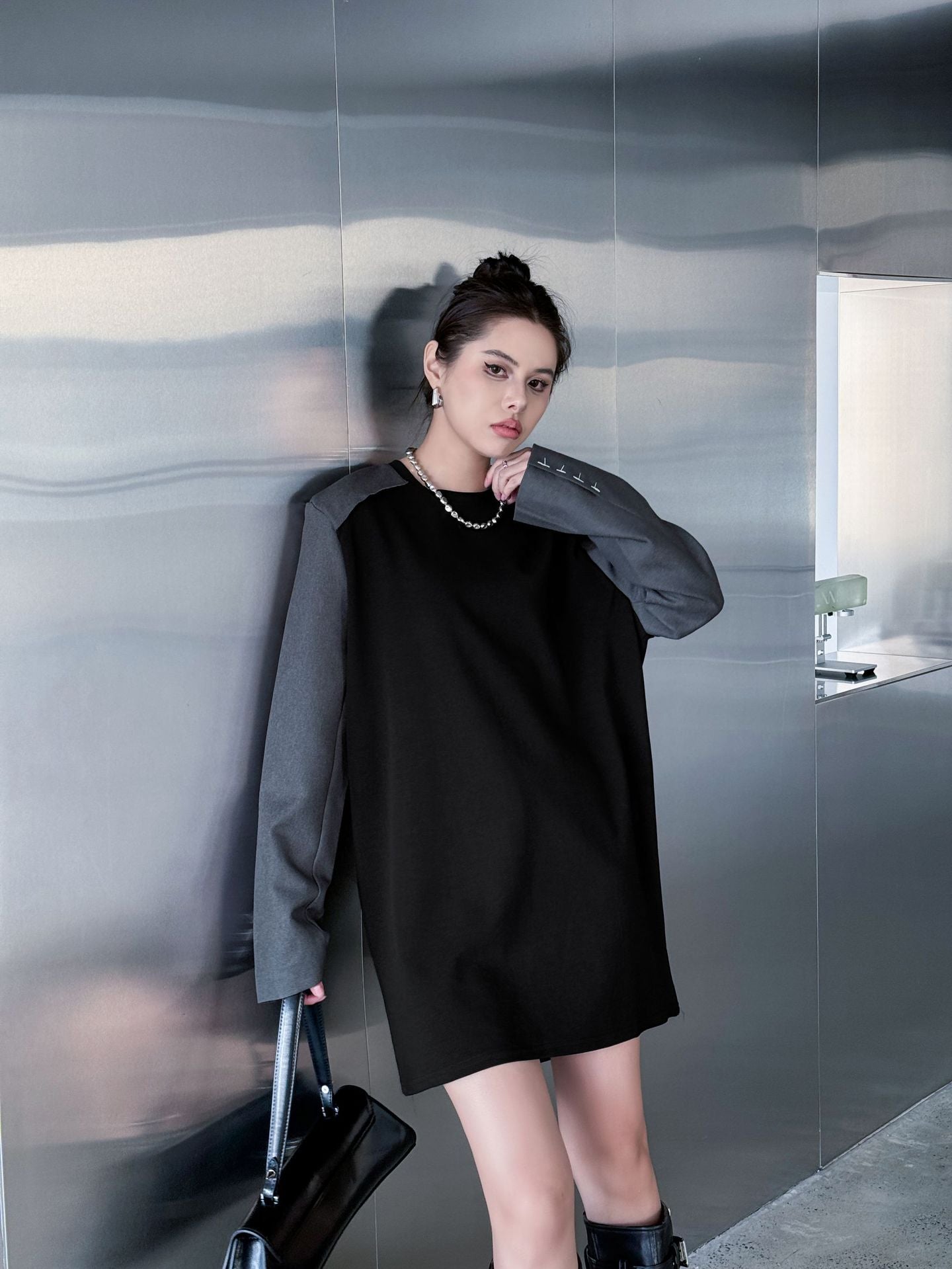 Contrast color stitched top