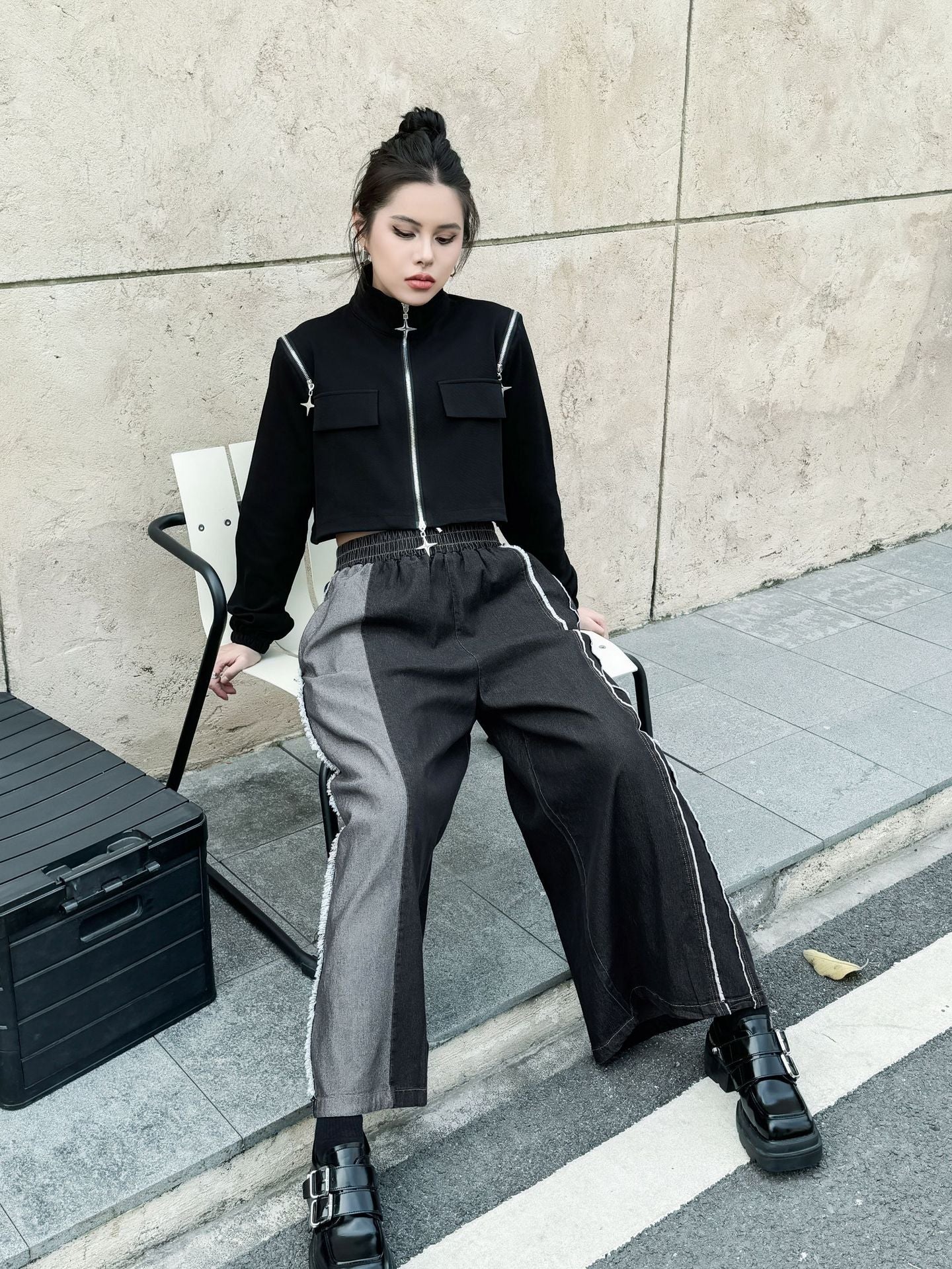 Contrast color straight denim