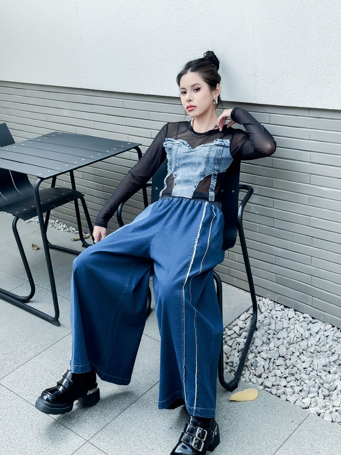 Contrast color straight denim