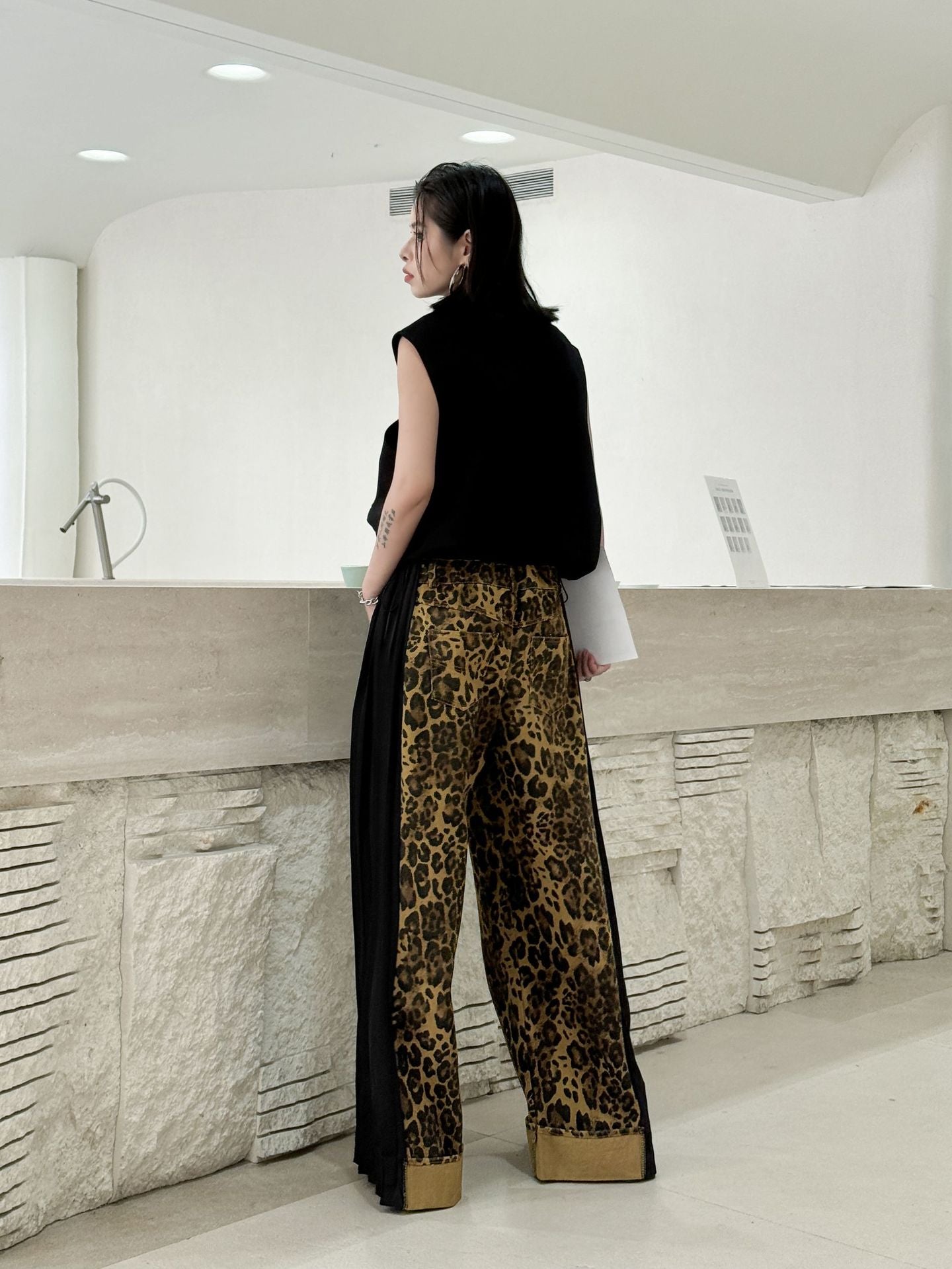 Side pleated leopard print pants