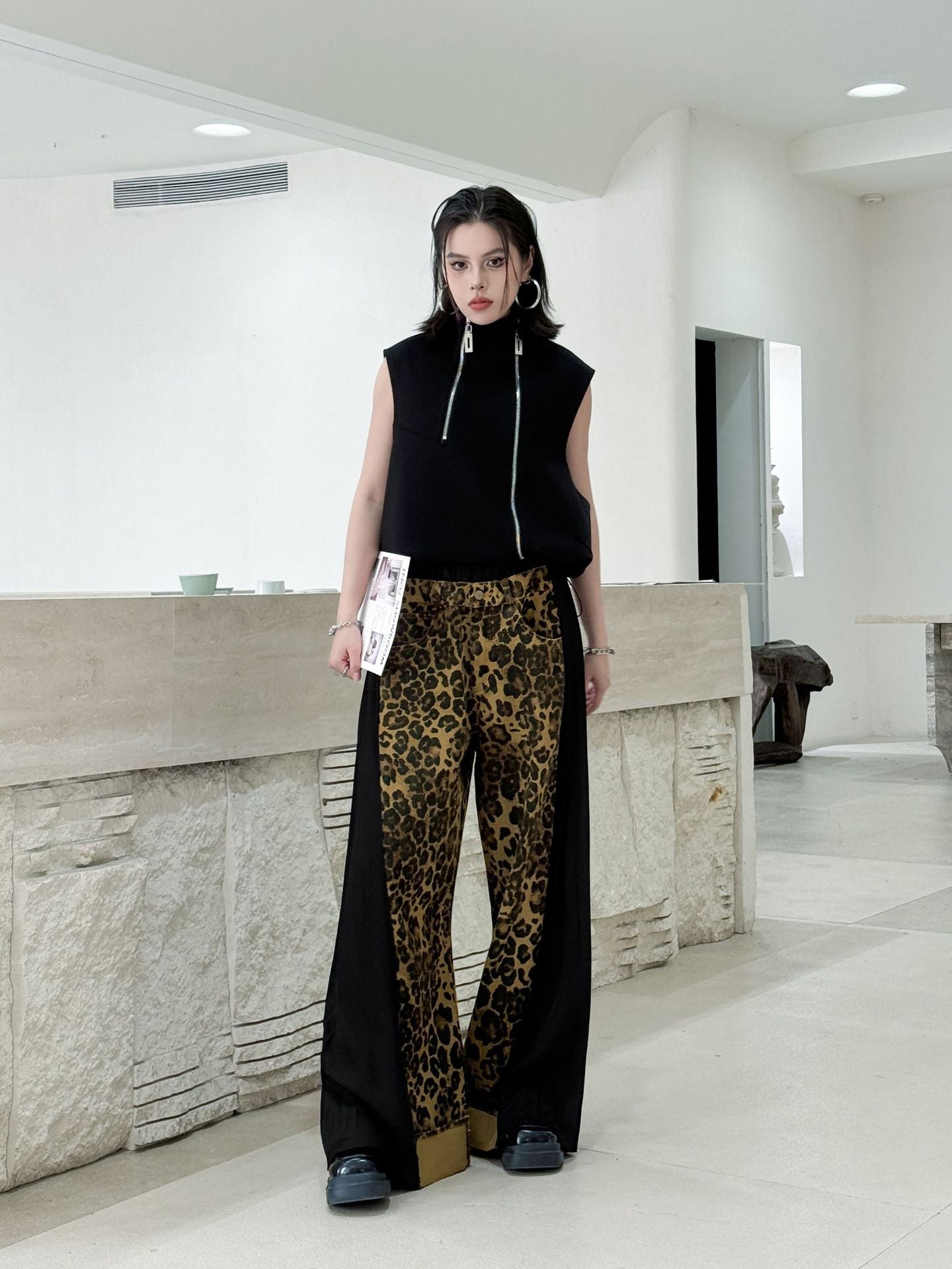 Side pleated leopard print pants