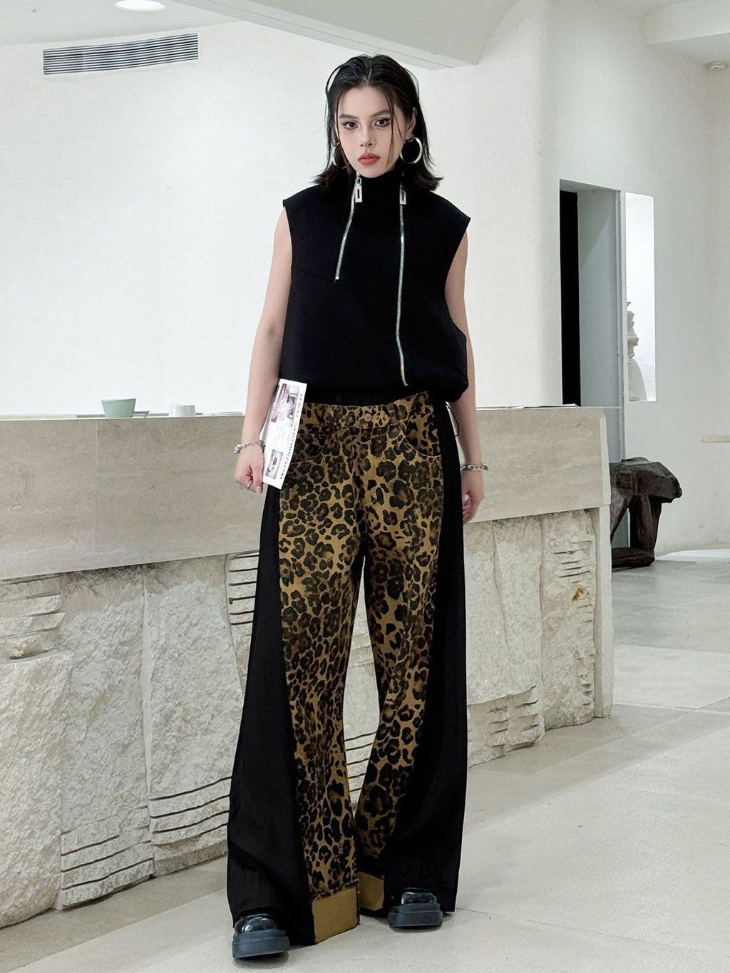 Side pleated leopard print pants
