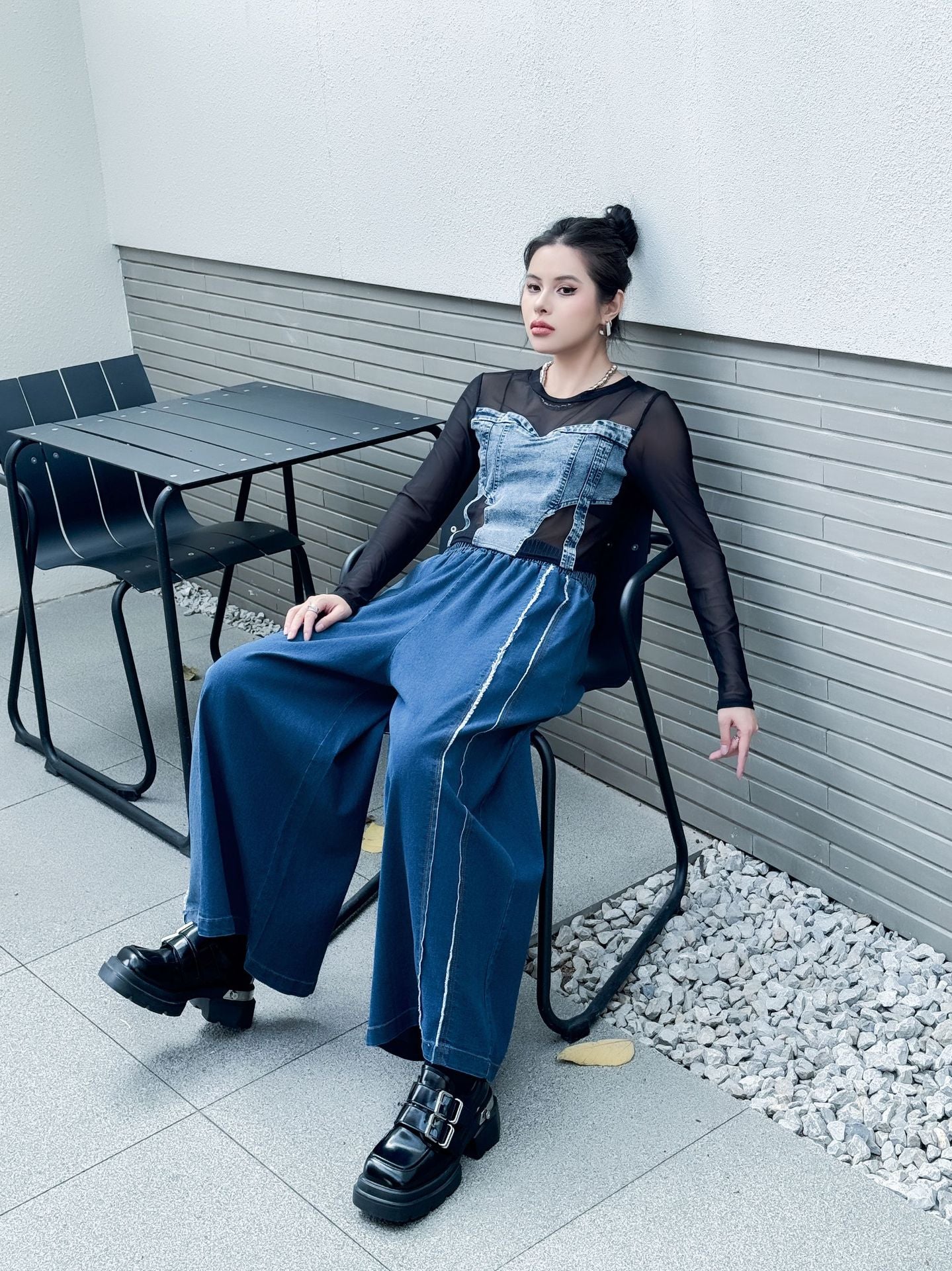 Contrast color straight denim