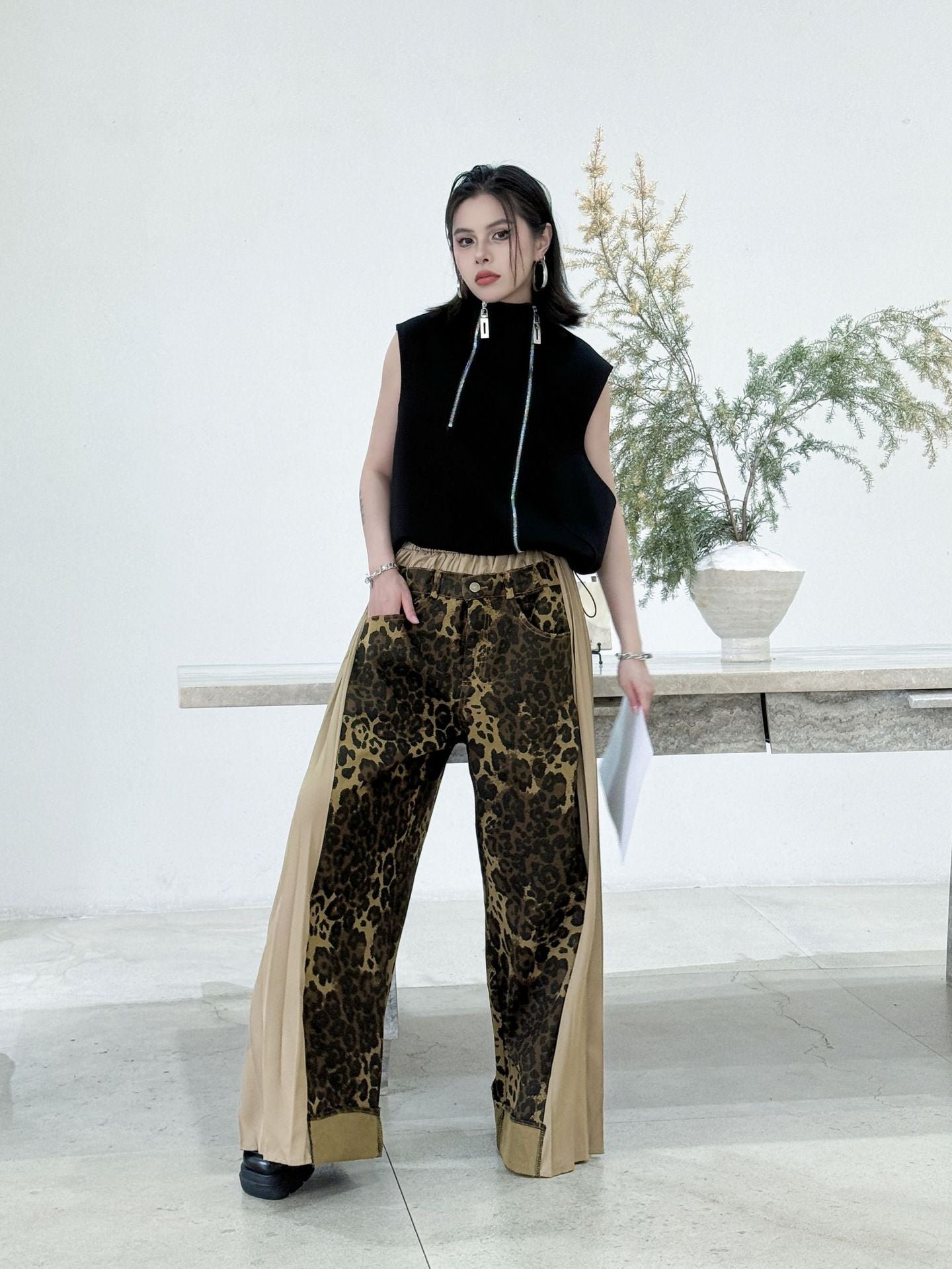 Side pleated leopard print pants