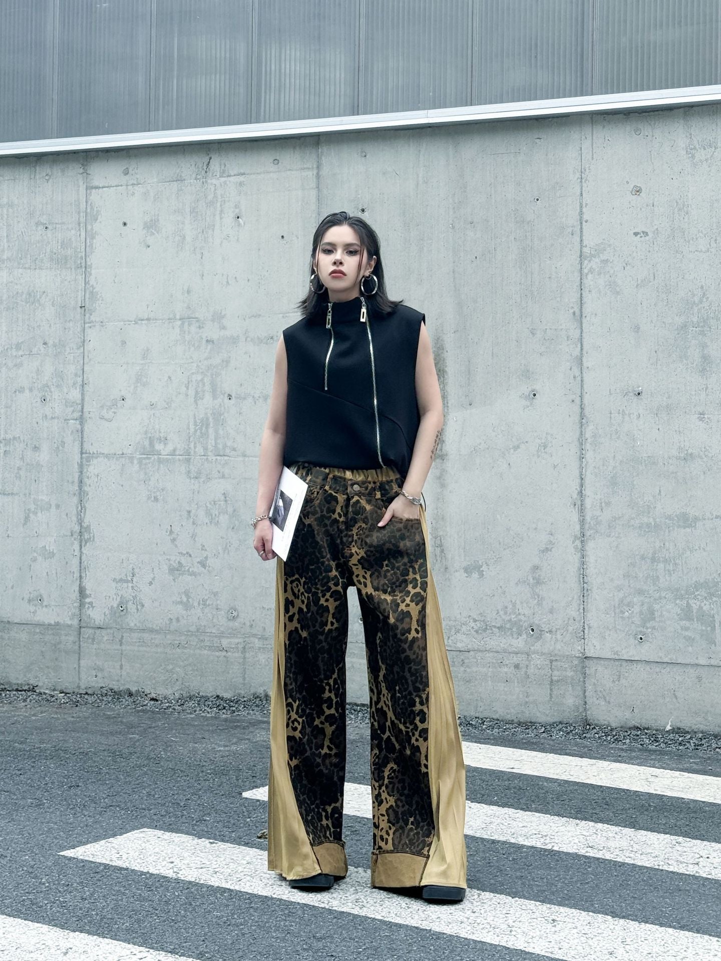 Side pleated leopard print pants