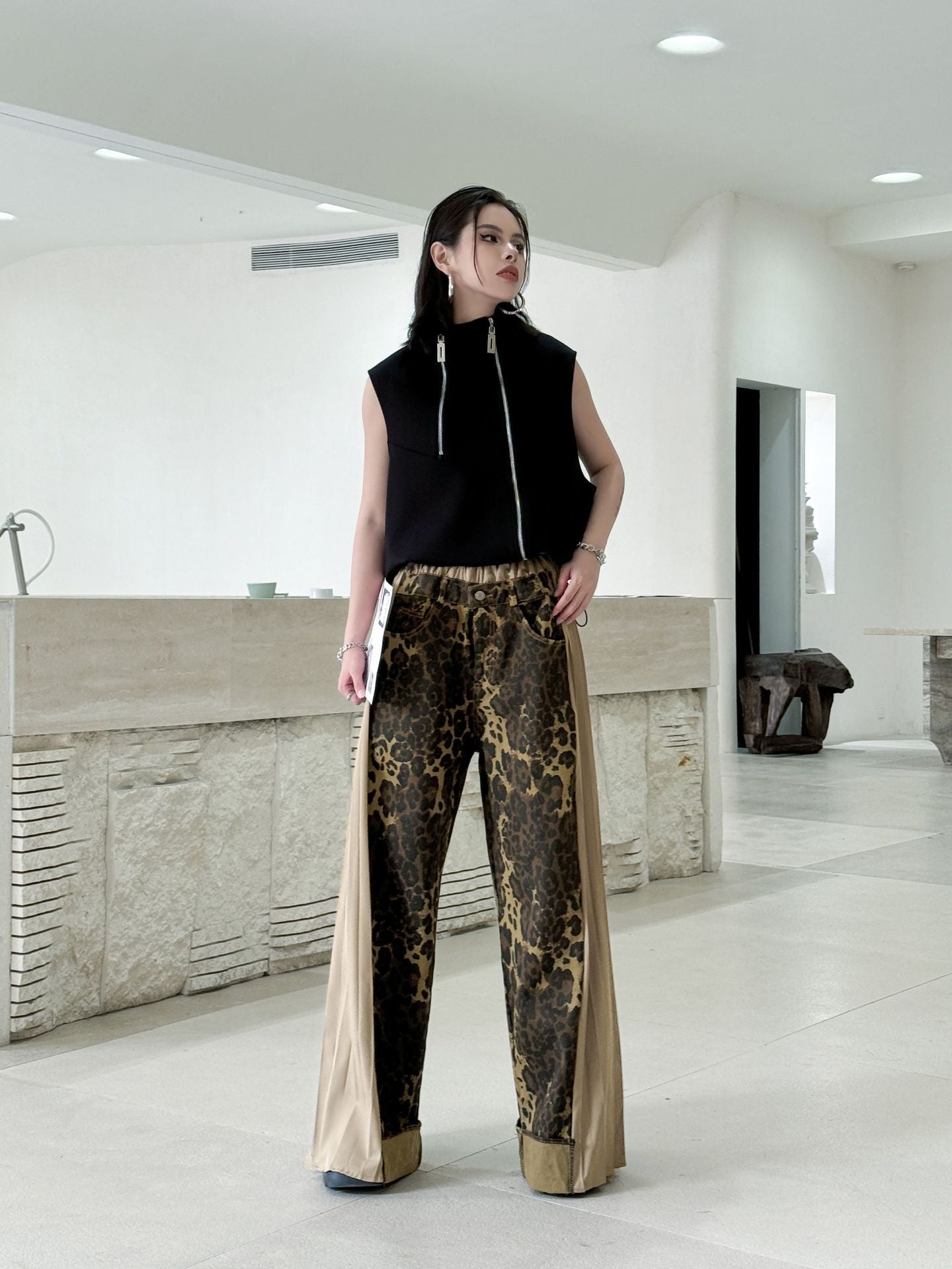 Side pleated leopard print pants