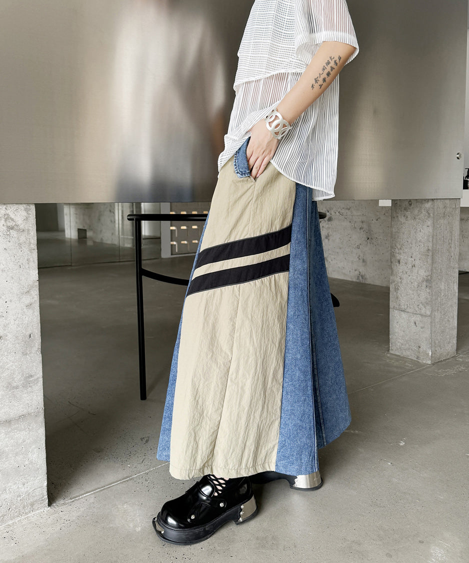 Side Switch Flare Denim Skirt