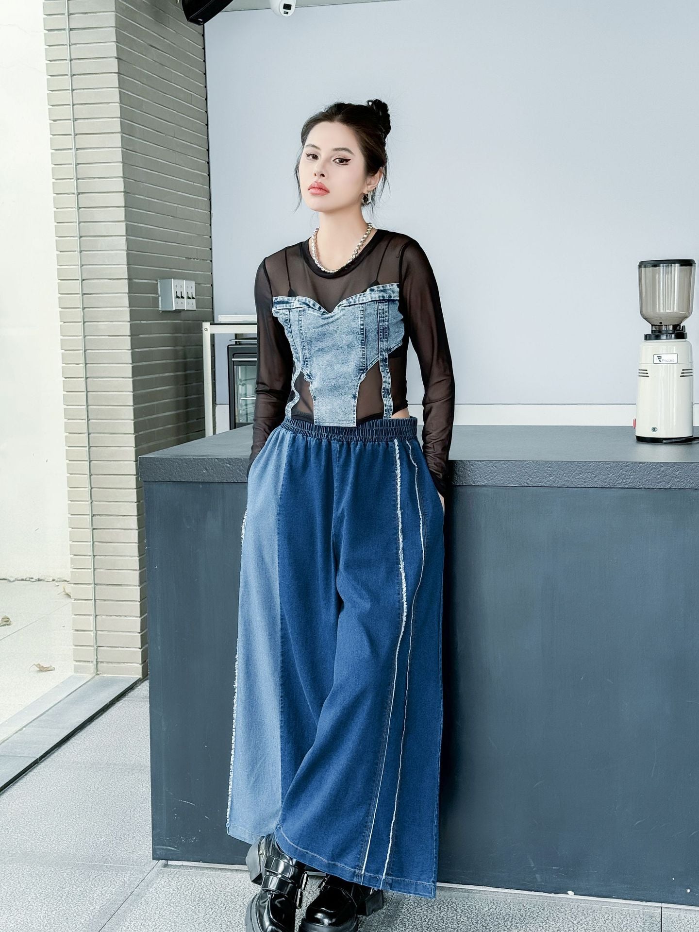 Contrast color straight denim