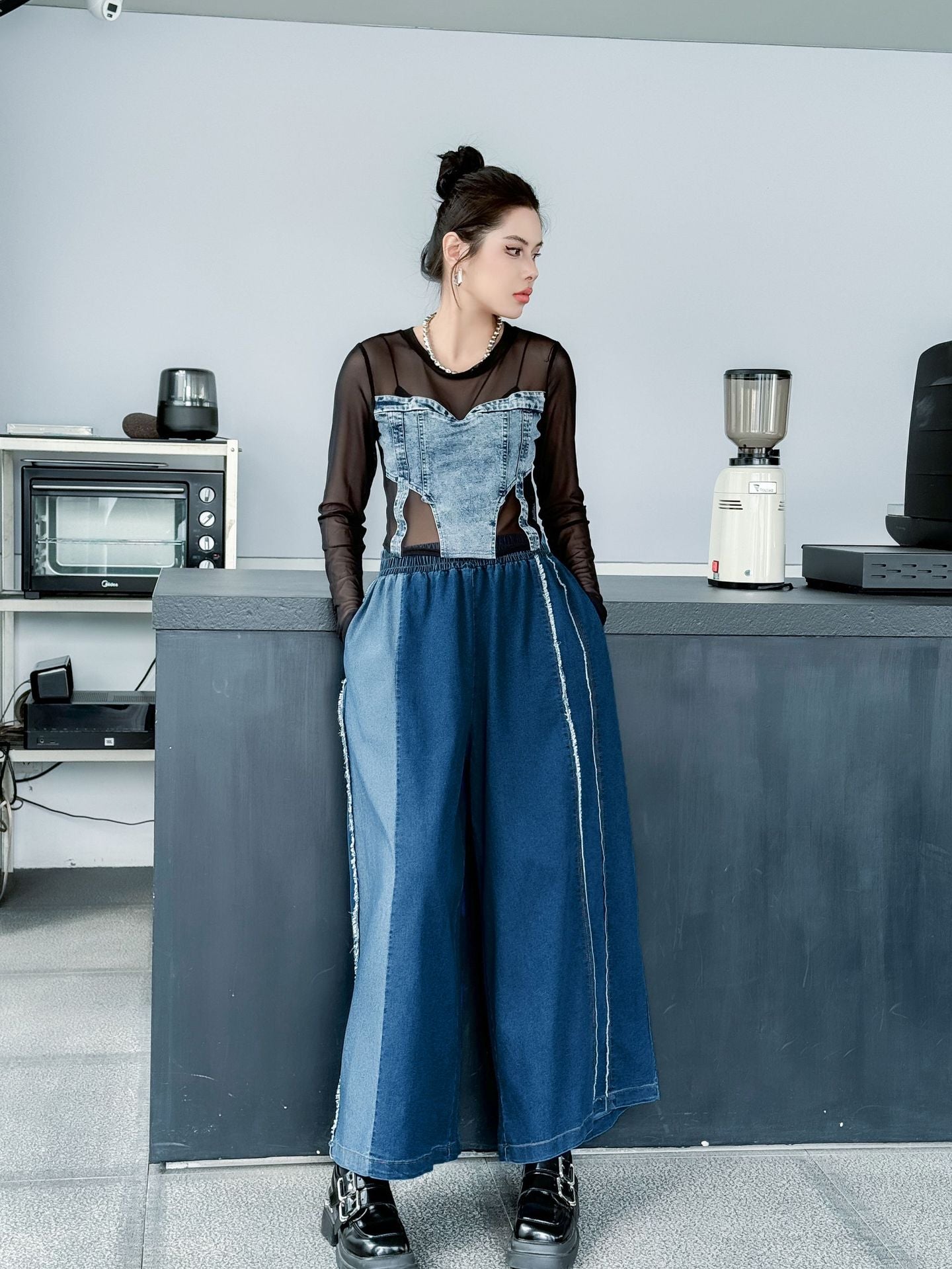 Contrast color straight denim