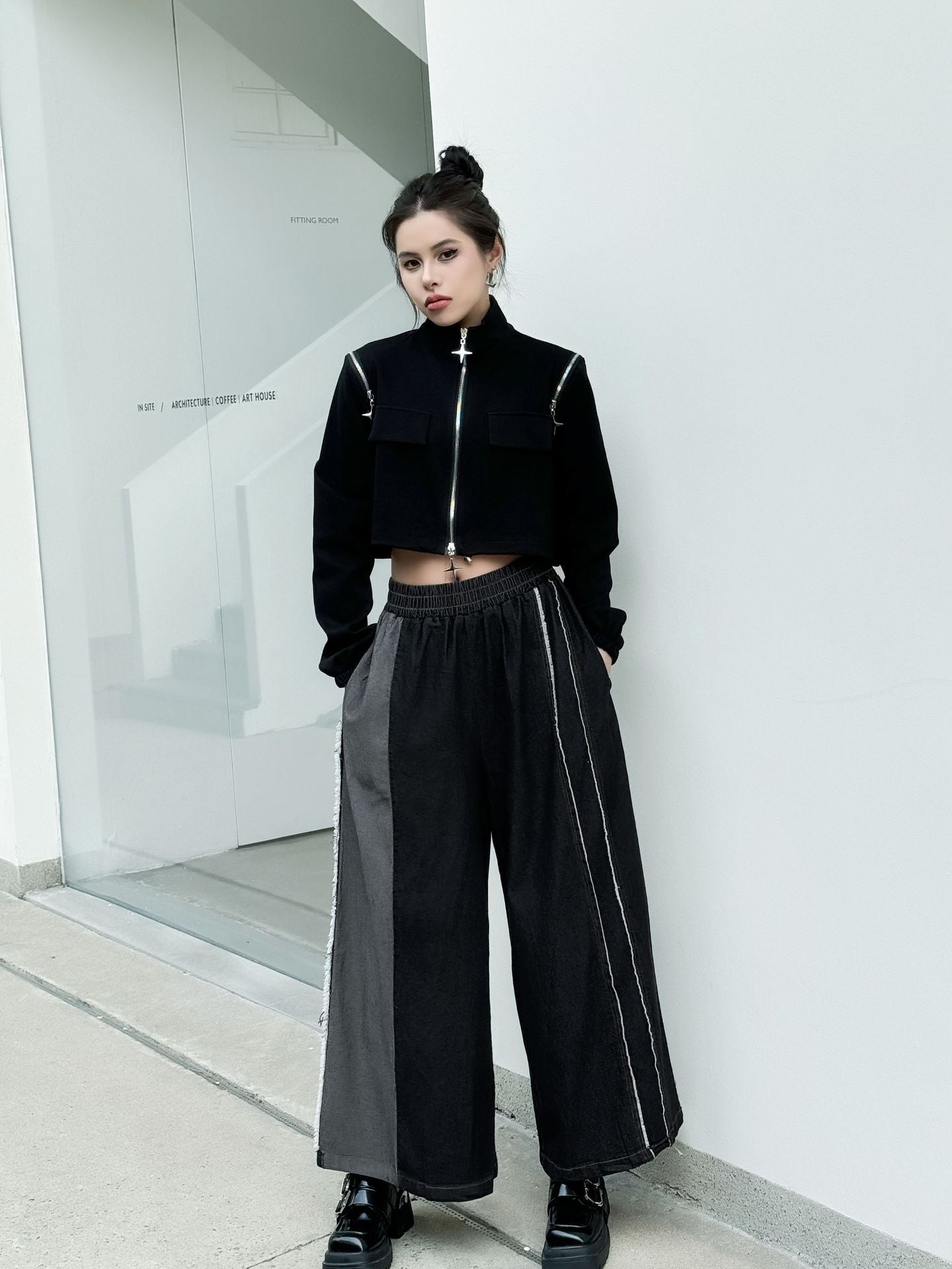 Contrast color straight denim