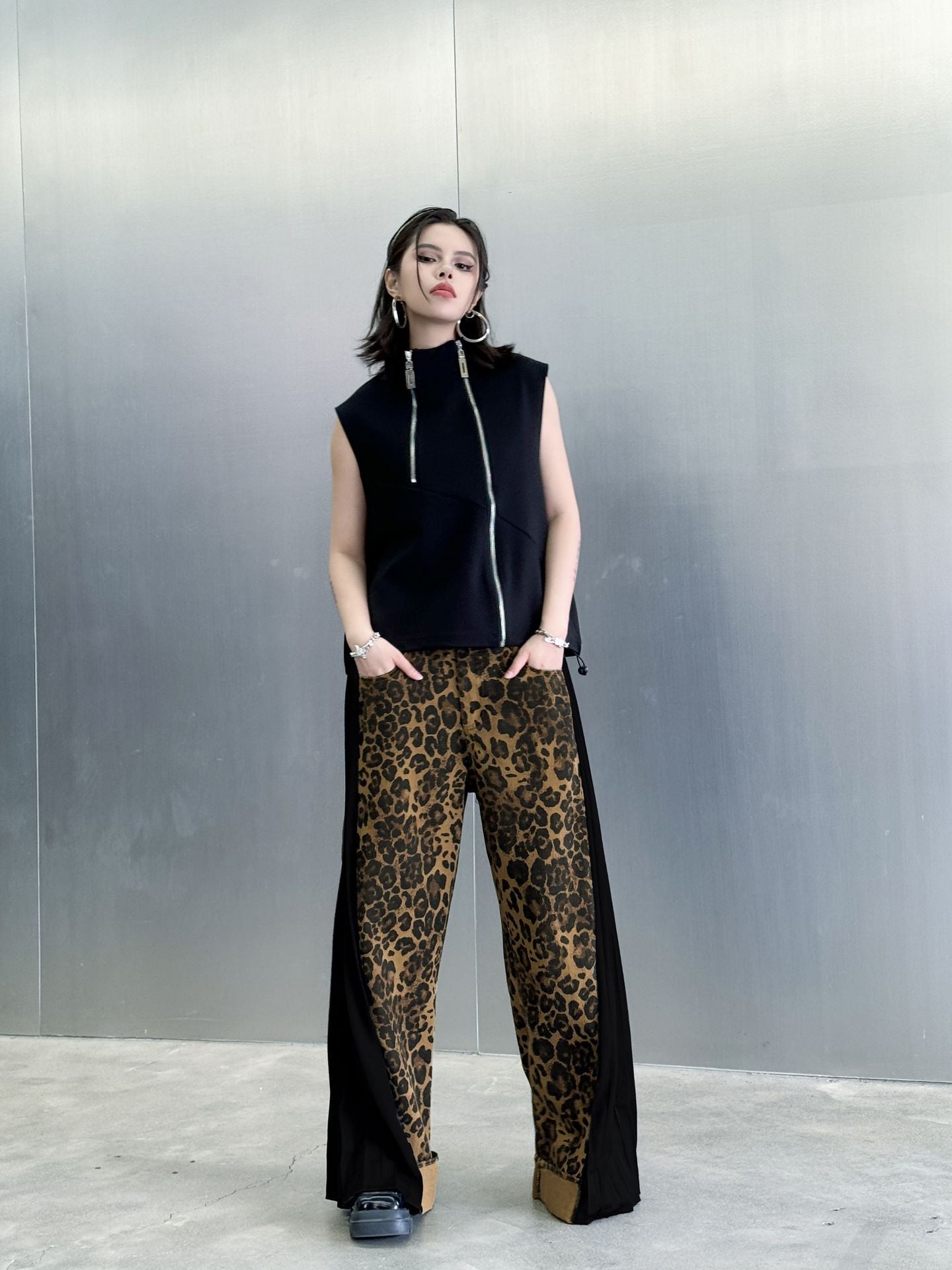 Side pleated leopard print pants