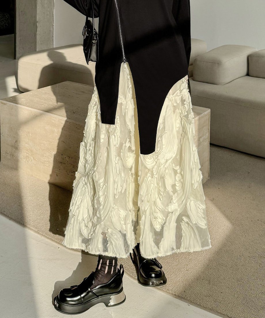 Three-dimensional skirt