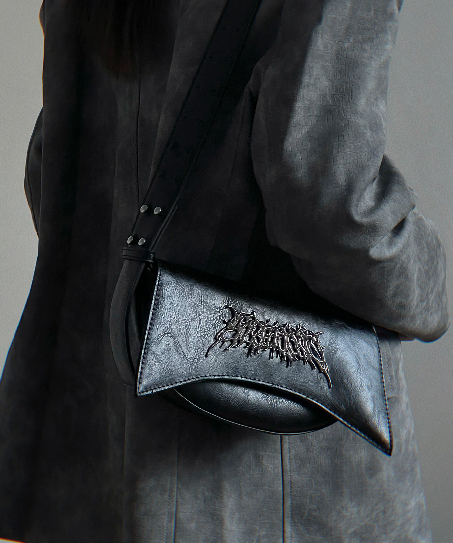Metal logo shoulder bag