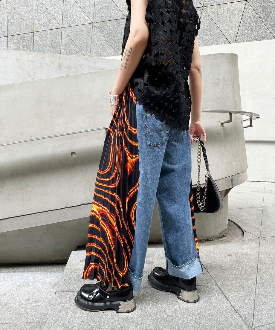 Side pleated denim pants