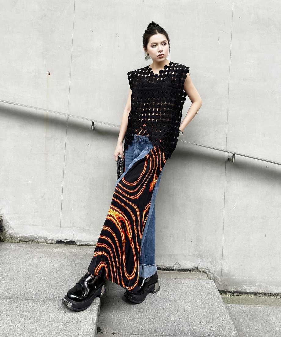 Side pleated denim pants