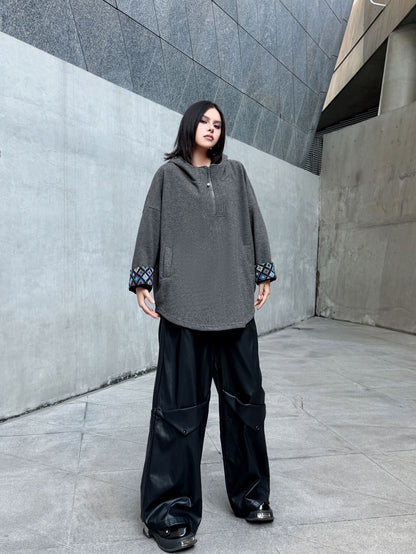 フードエンブロイダリーフリーストップス