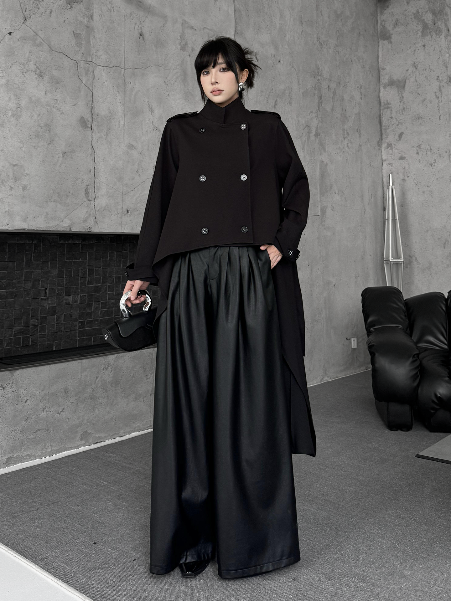 ドレープカットトレンチコート