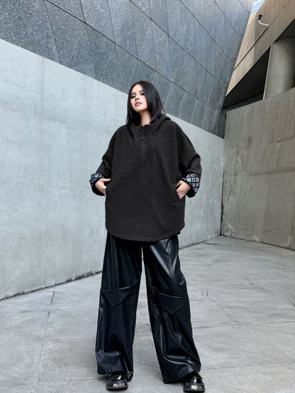 フードエンブロイダリーフリーストップス