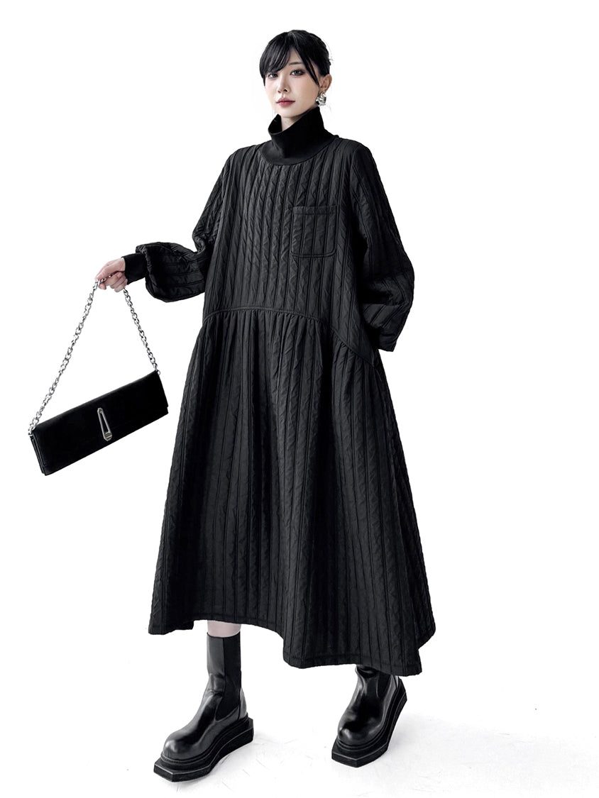 キルティッドハイネックボリュームドレス