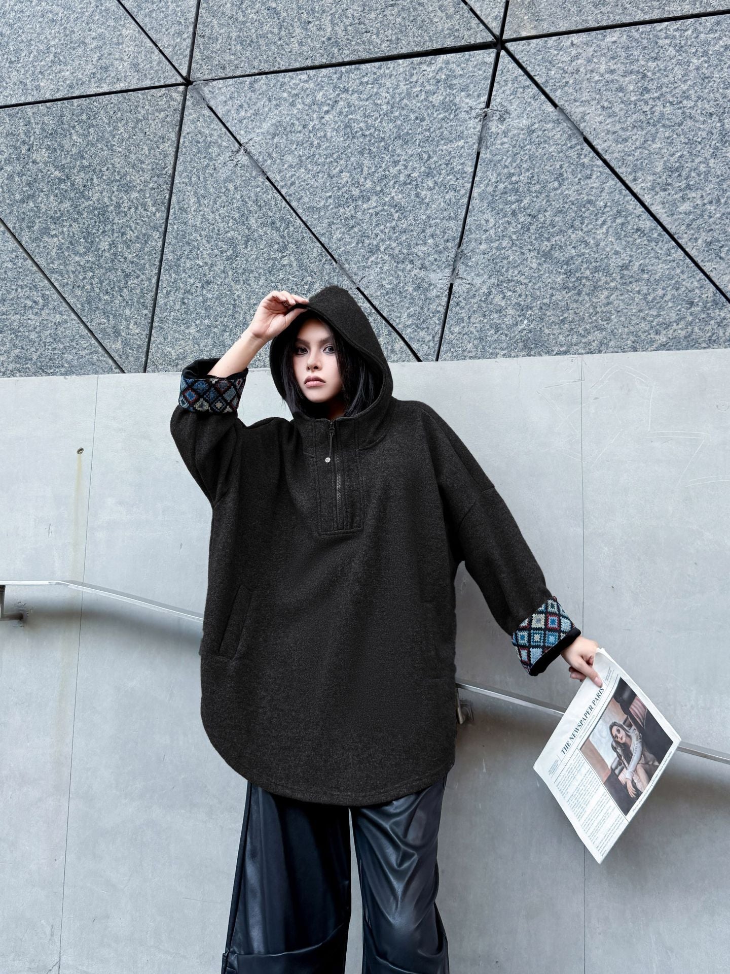 フードエンブロイダリーフリーストップス