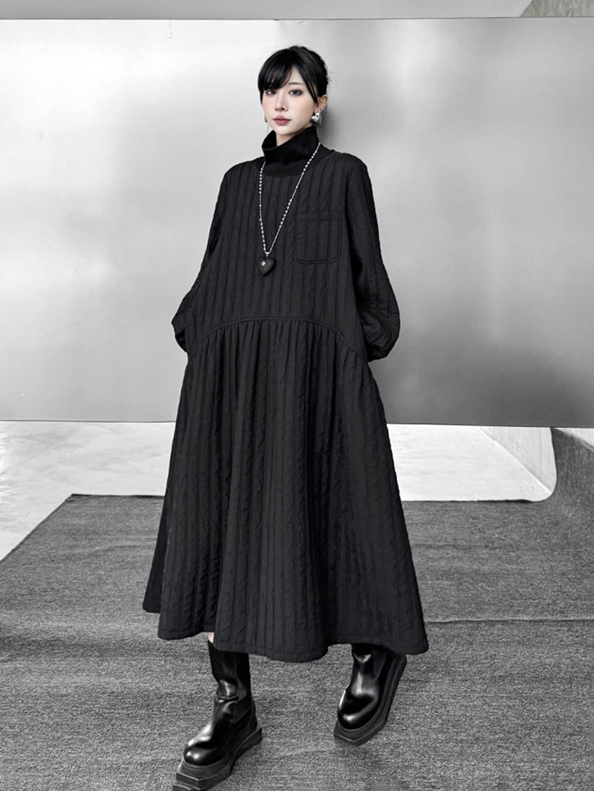 キルティッドハイネックボリュームドレス