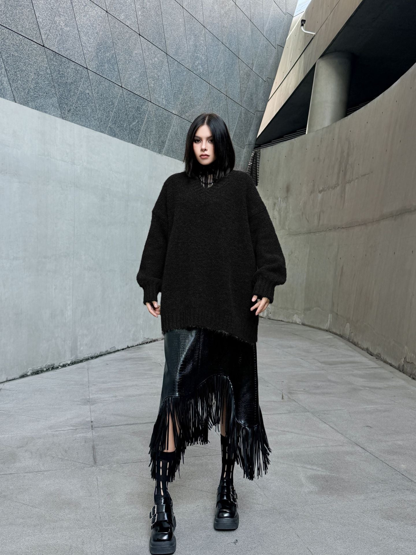 Vネックルーズニットセーター